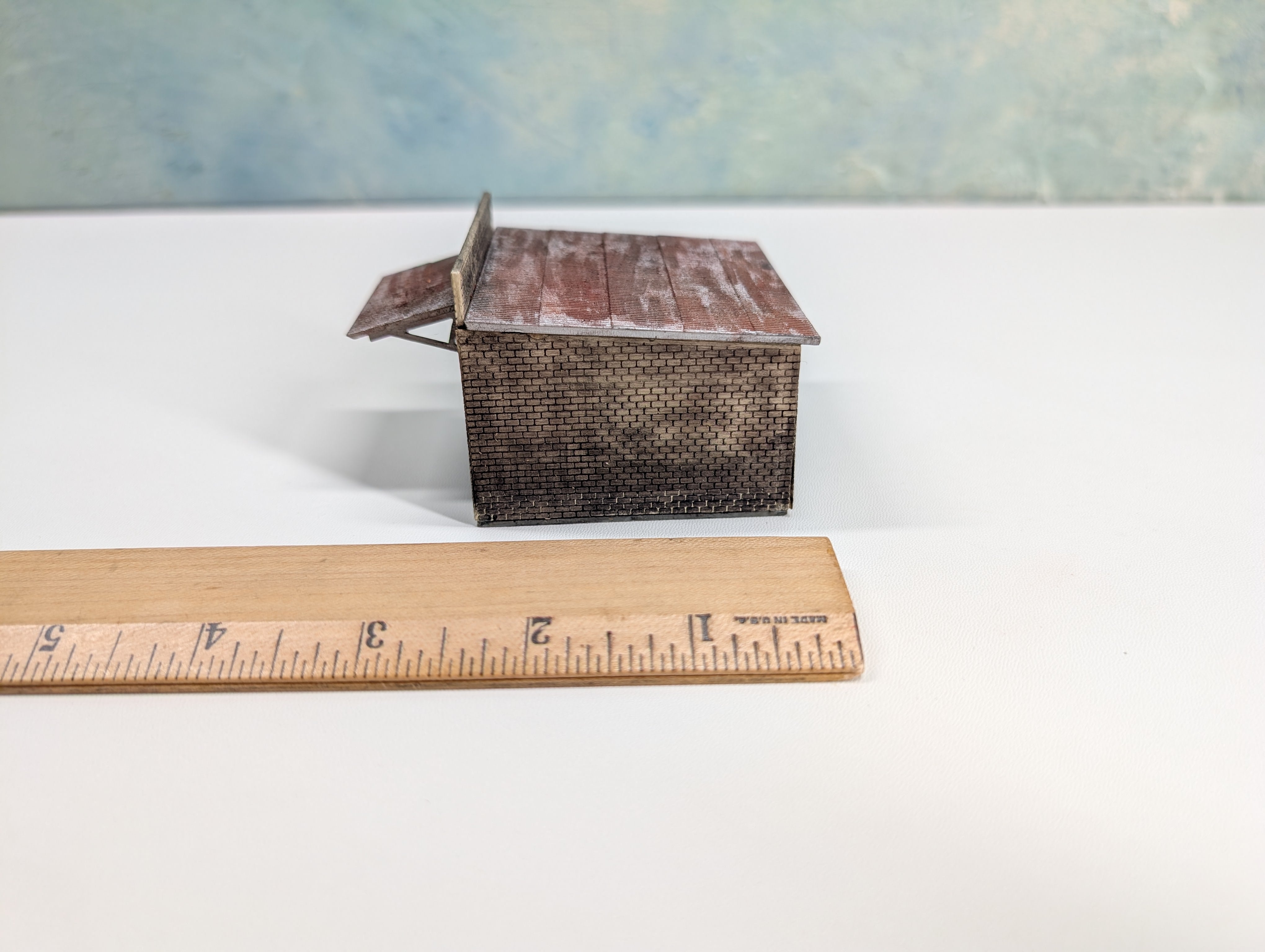 USED HO Scale Weathered Garage