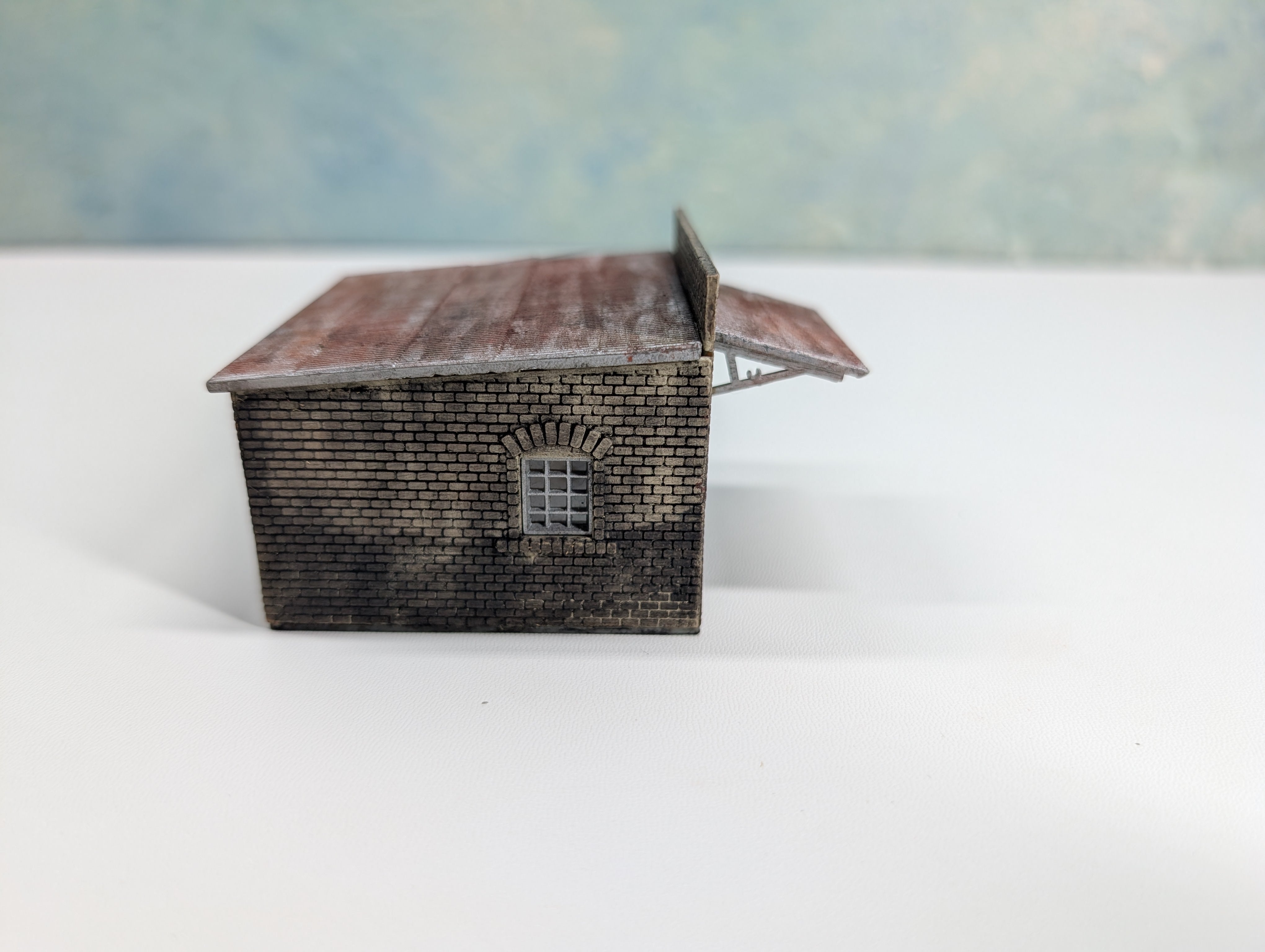 USED HO Scale Weathered Garage