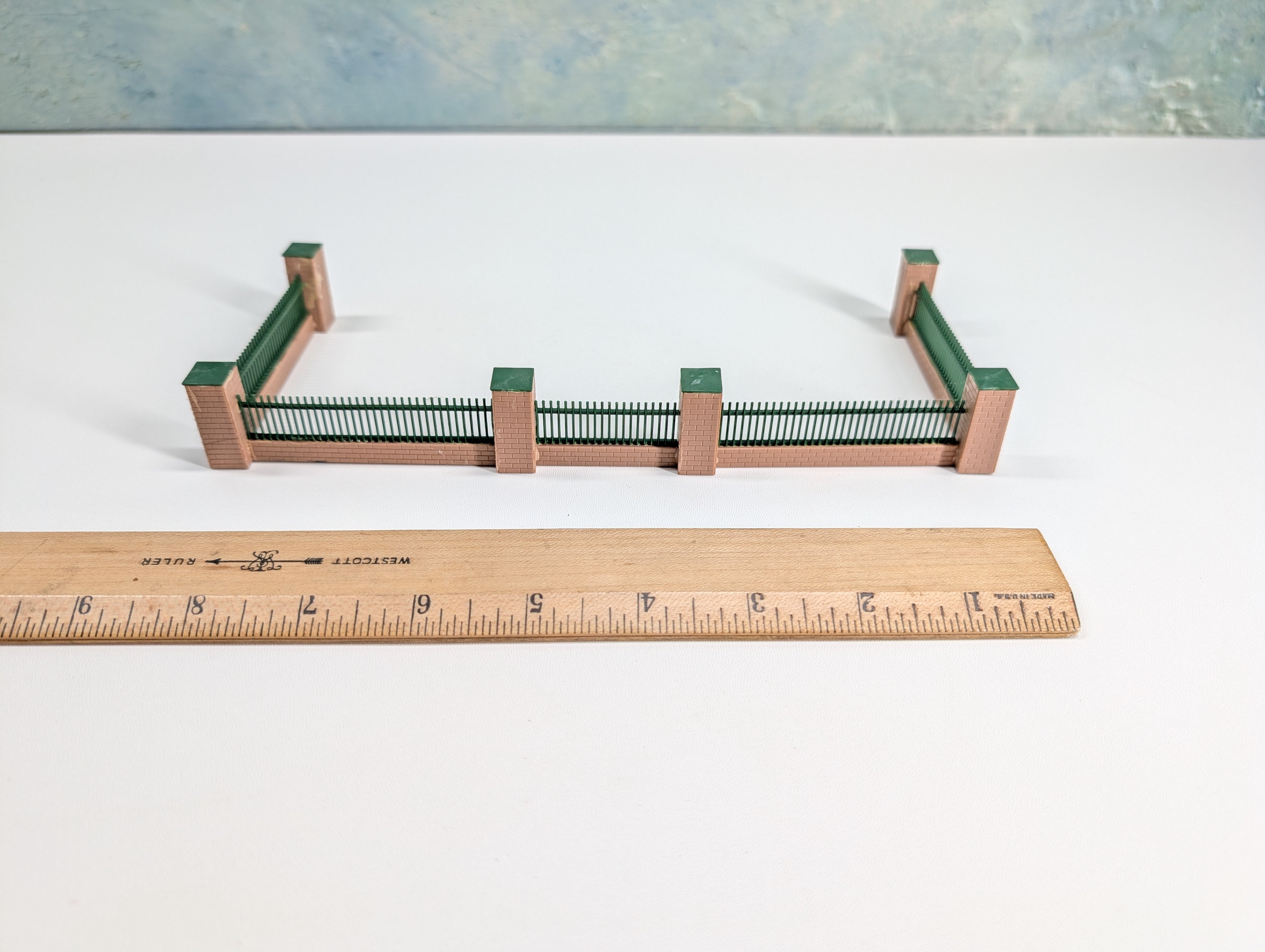 USED HO Scale Brick & Green Fencing for around a Property