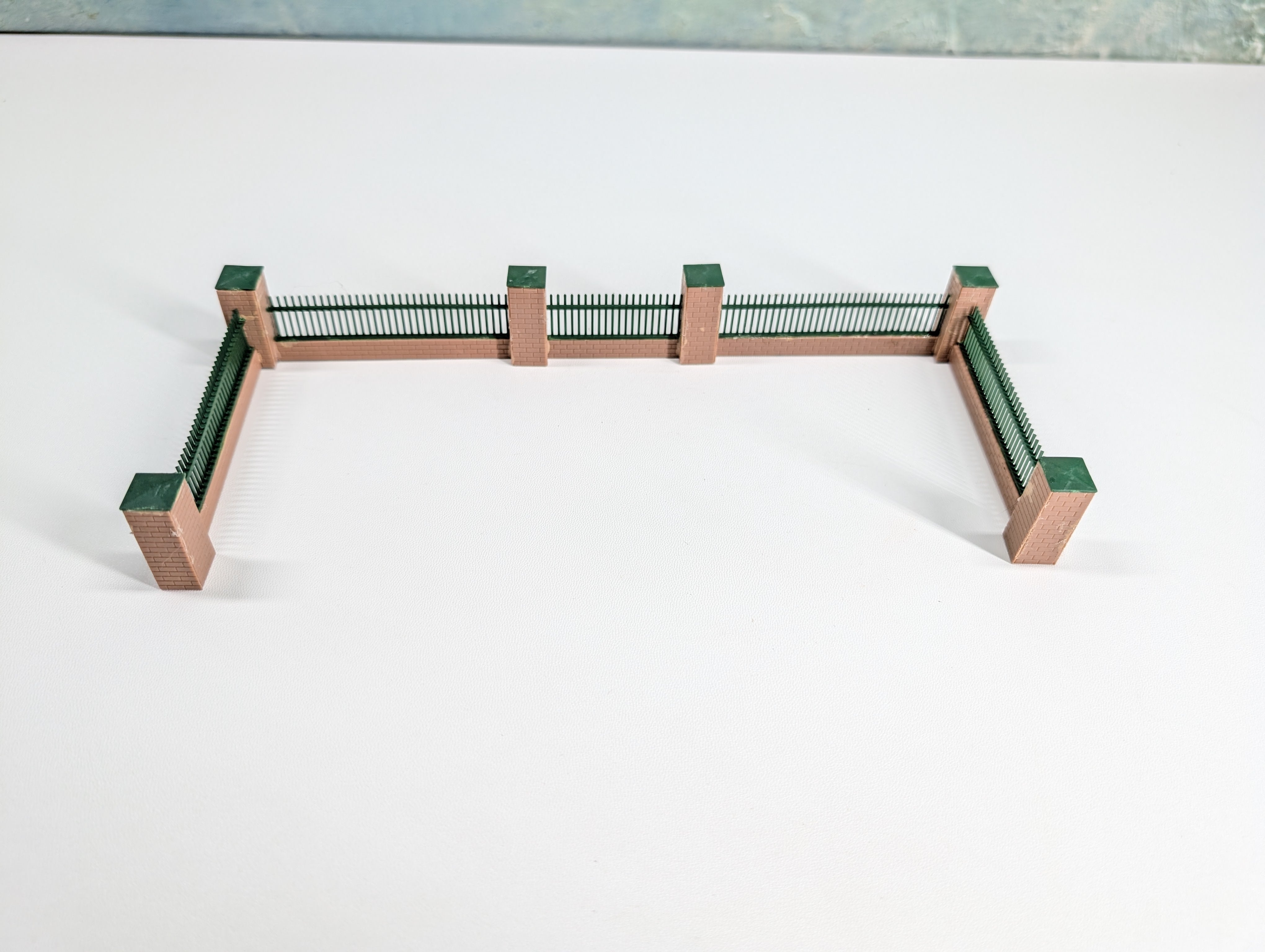 USED HO Scale Brick & Green Fencing for around a Property