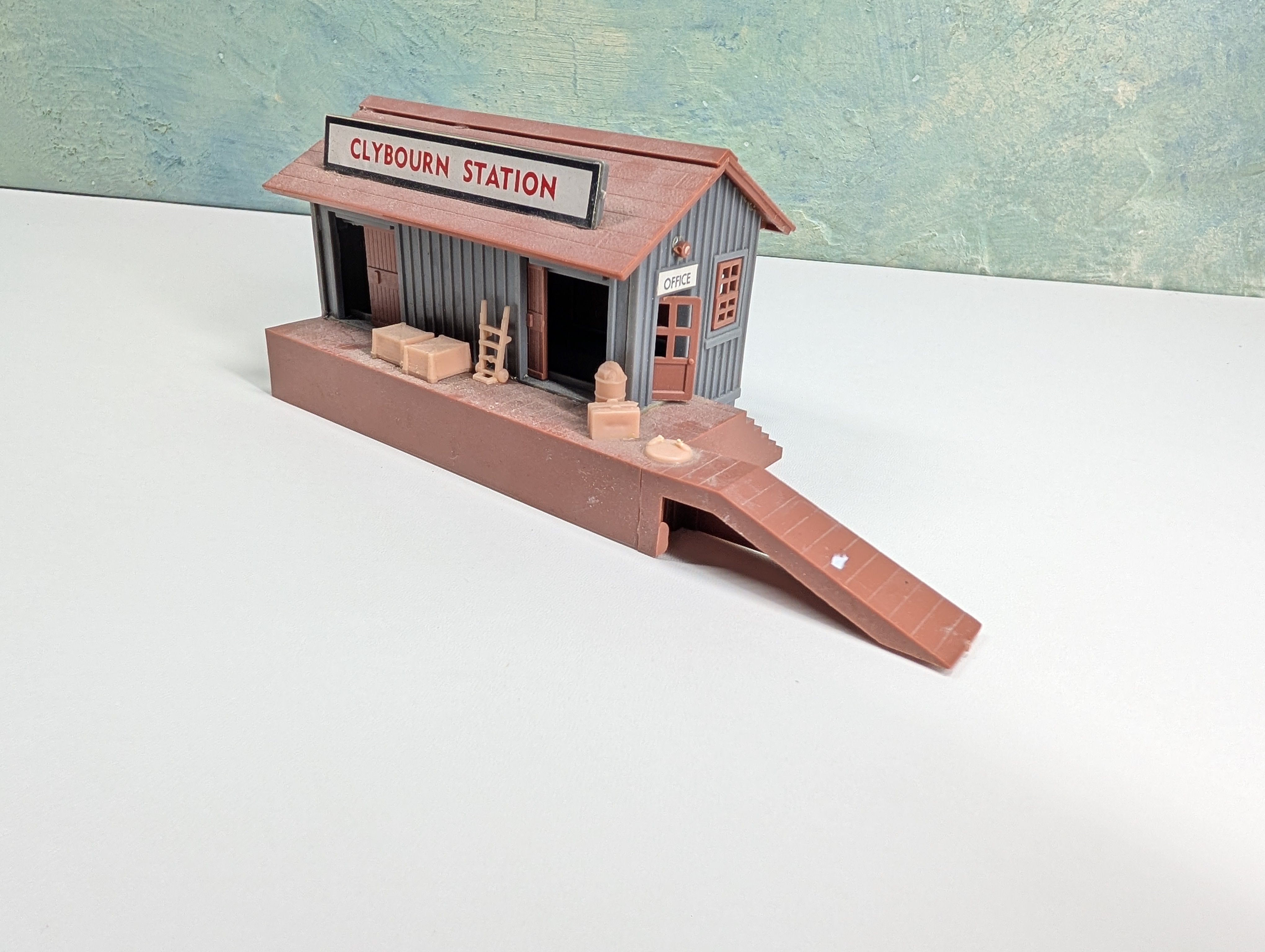 USED Bachmann Plasticville HO Scale Clybourn Station