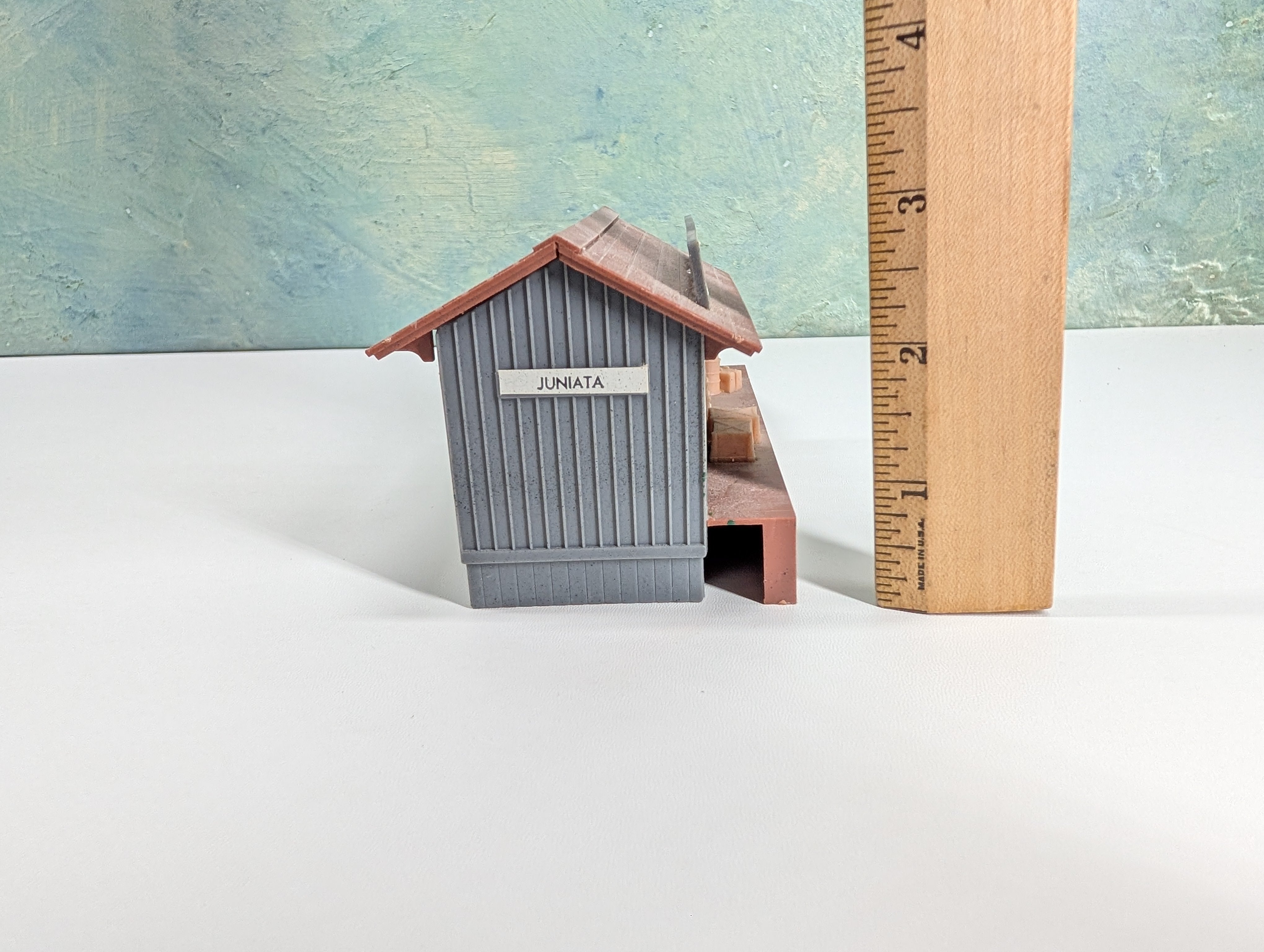 USED Bachmann Plasticville HO Scale Clybourn Station