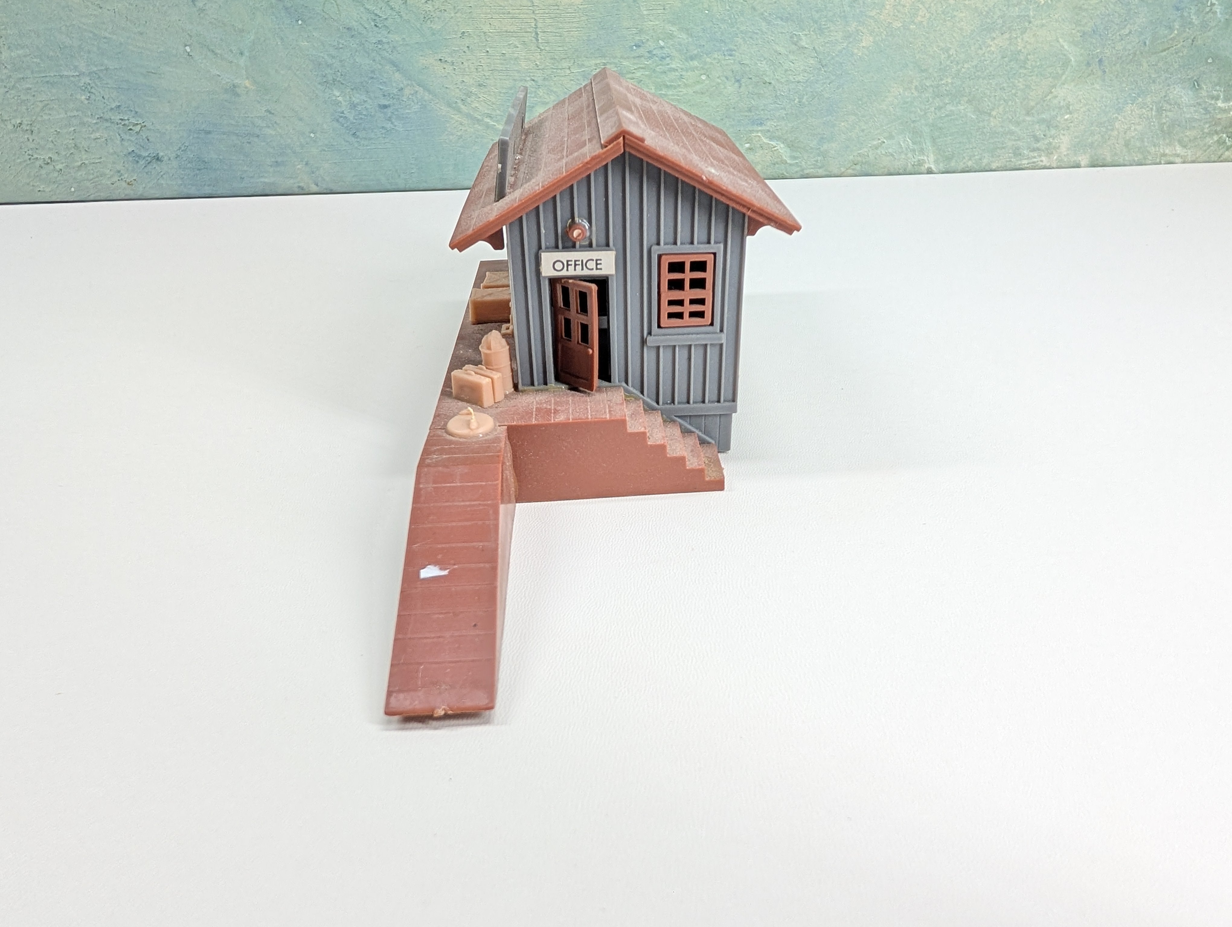 USED Bachmann Plasticville HO Scale Clybourn Station