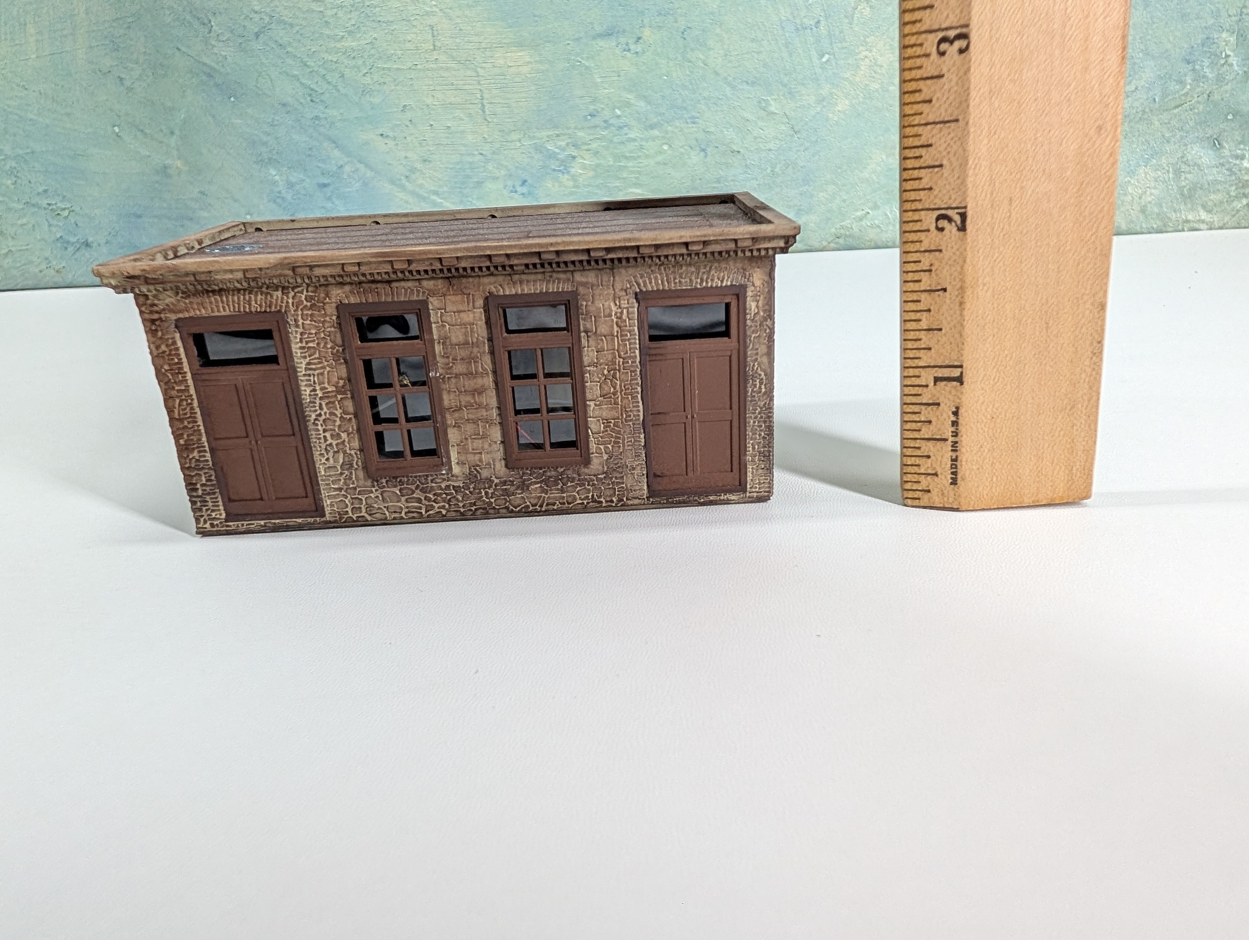 USED HO Scale Weathered Brick Storage Building