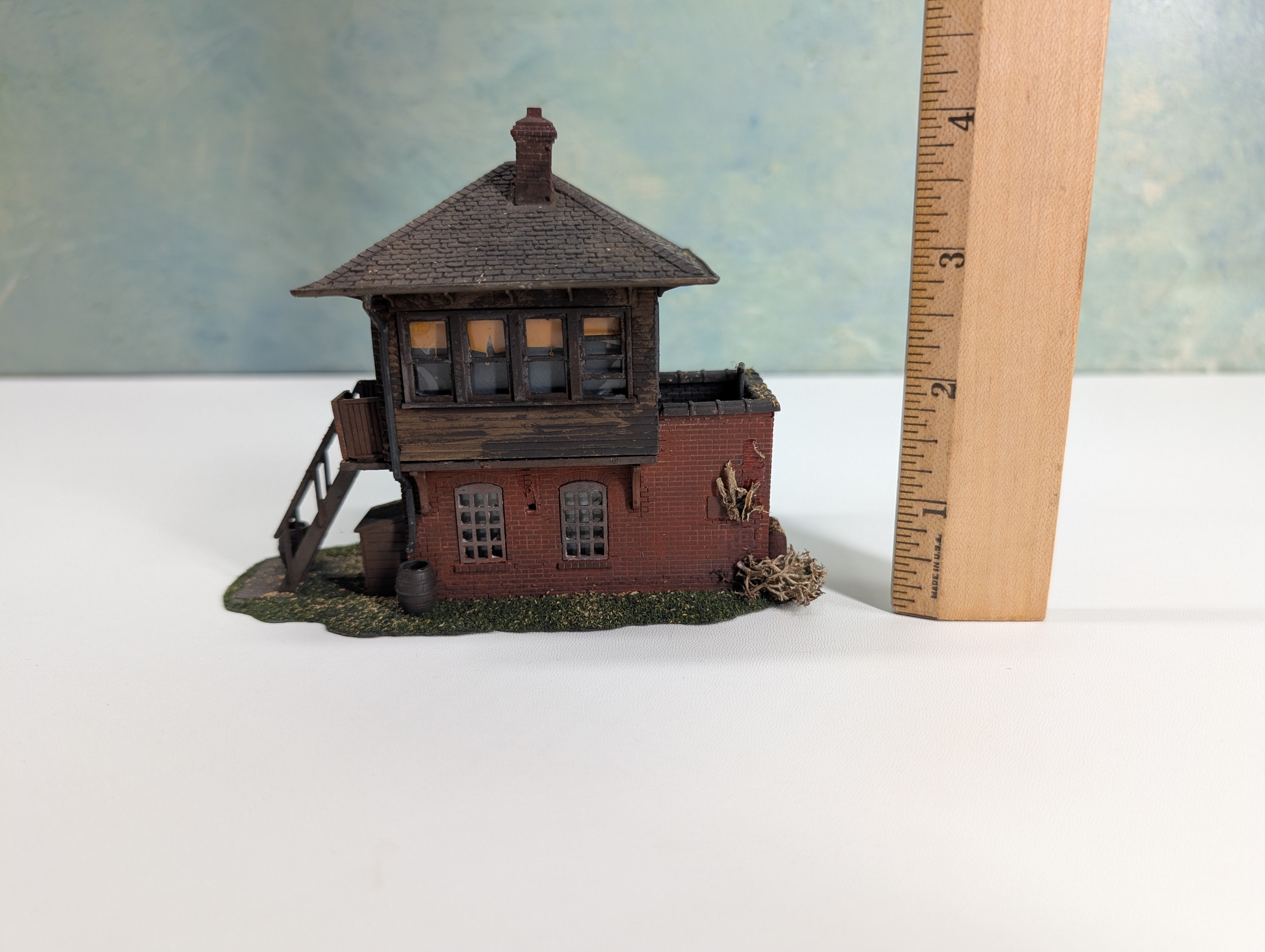 USED HO Scale Signal Tower, Weathered w/ Greenery
