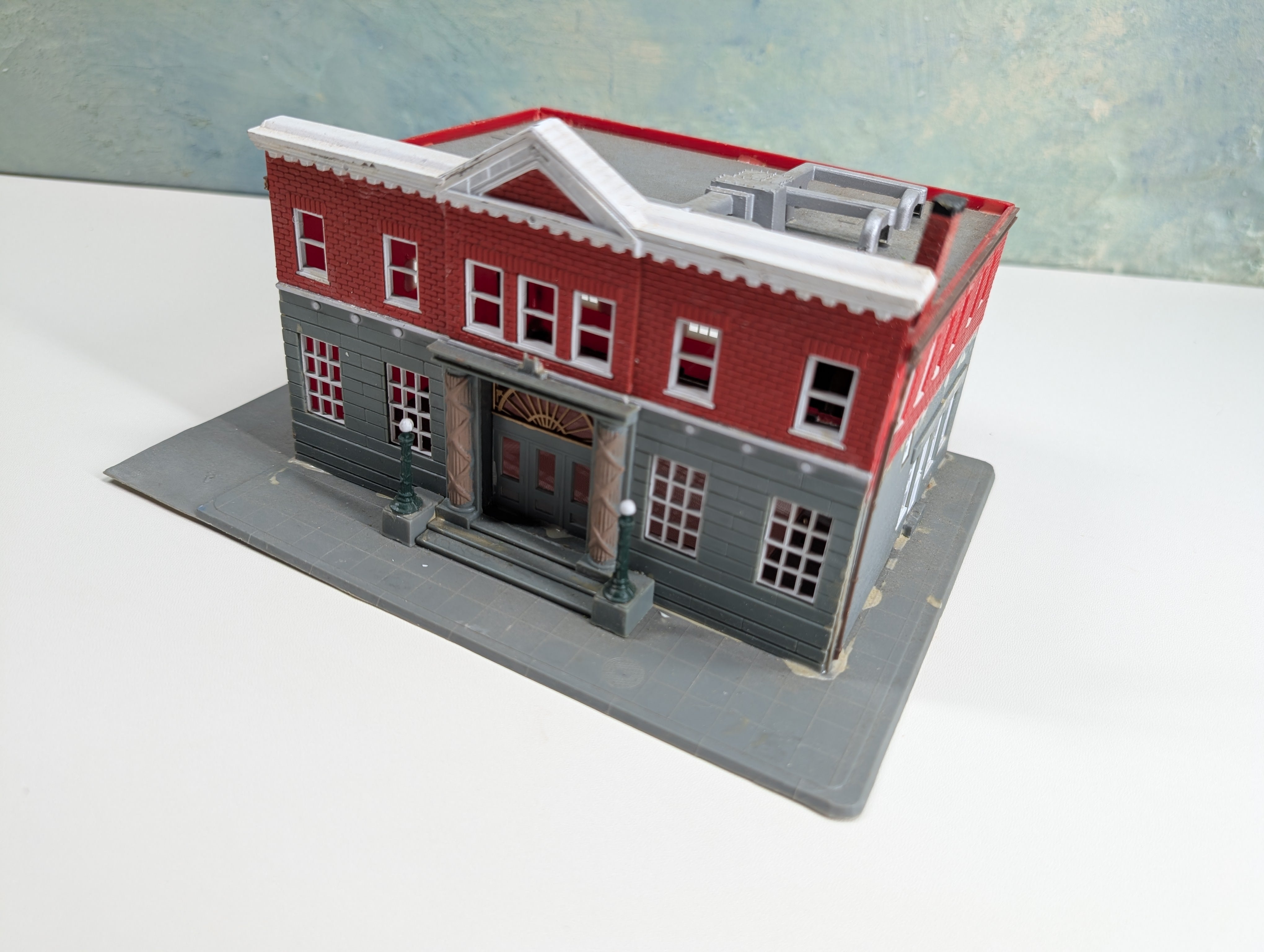 USED HO Scale Police Station