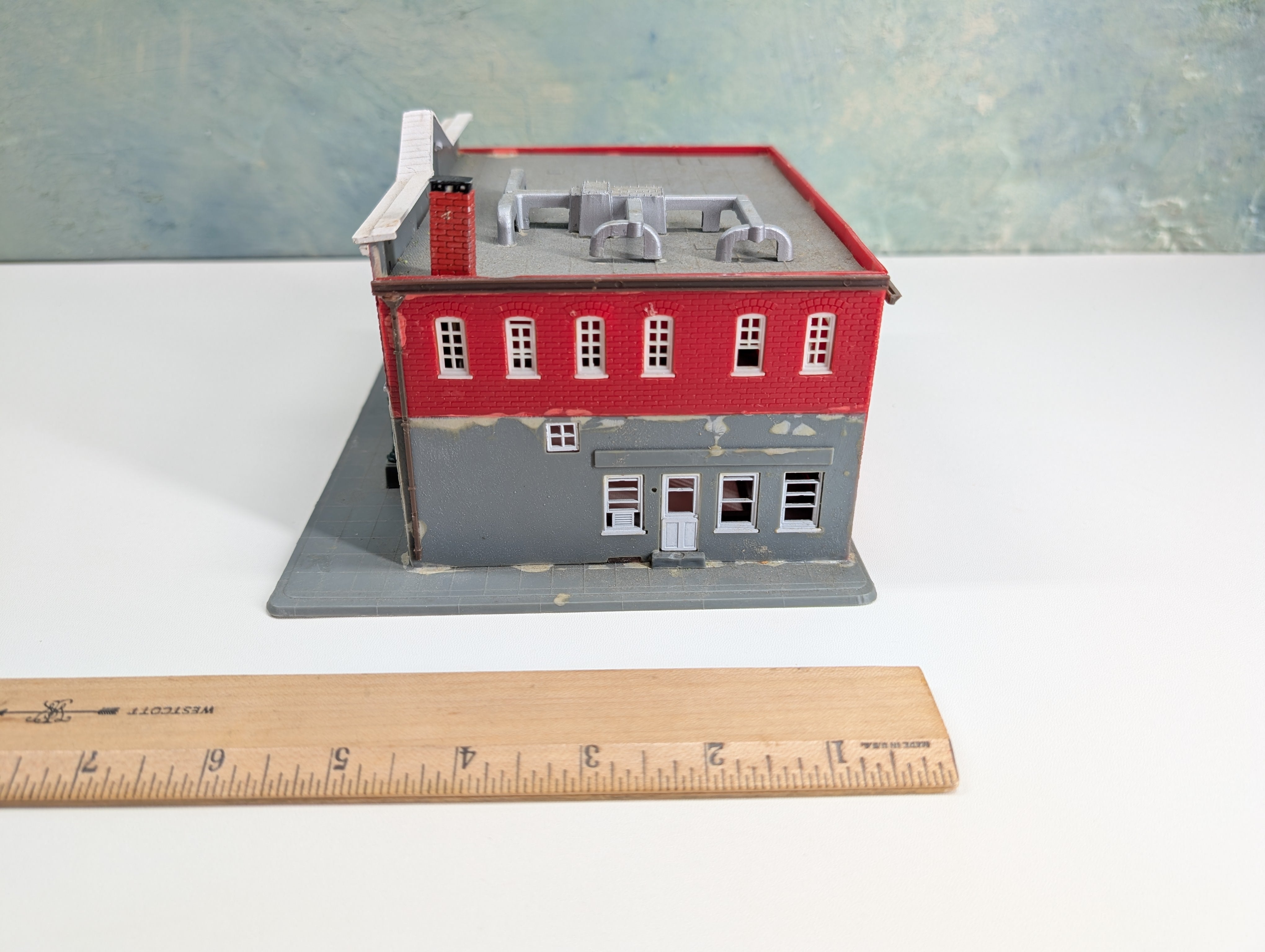 USED HO Scale Police Station