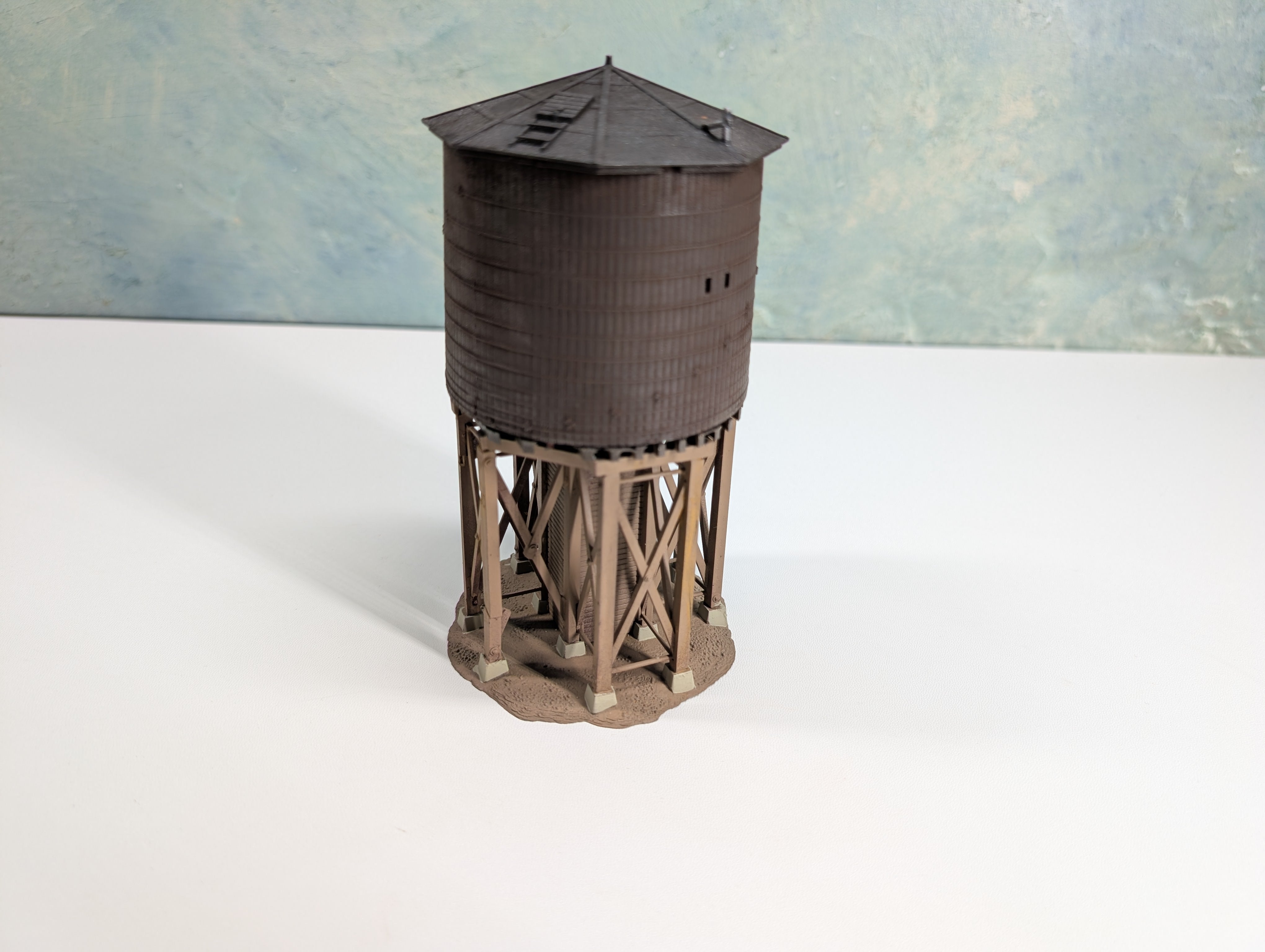 USED HO Scale Water Tower, Weathered