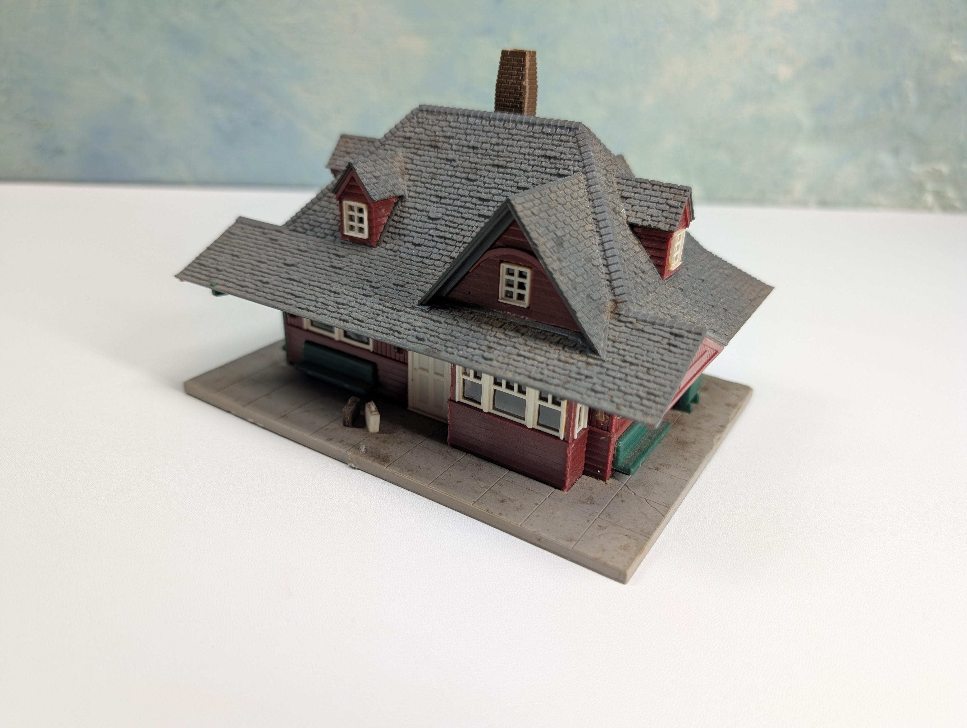 USED HO Scale REA Station