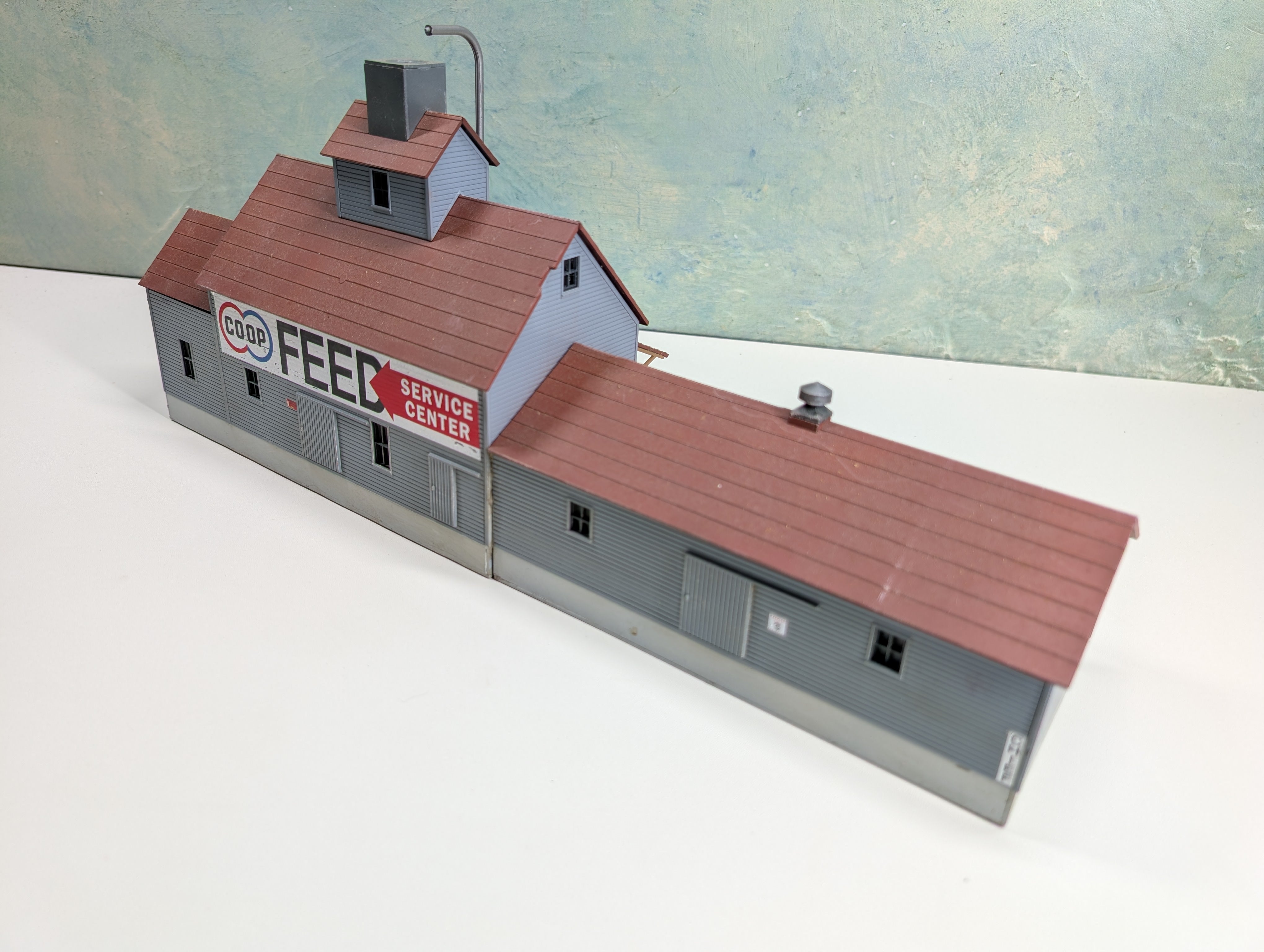 USED Walthers HO Scale Red River Valley Feed & Seed Mill, CO-OP Feed