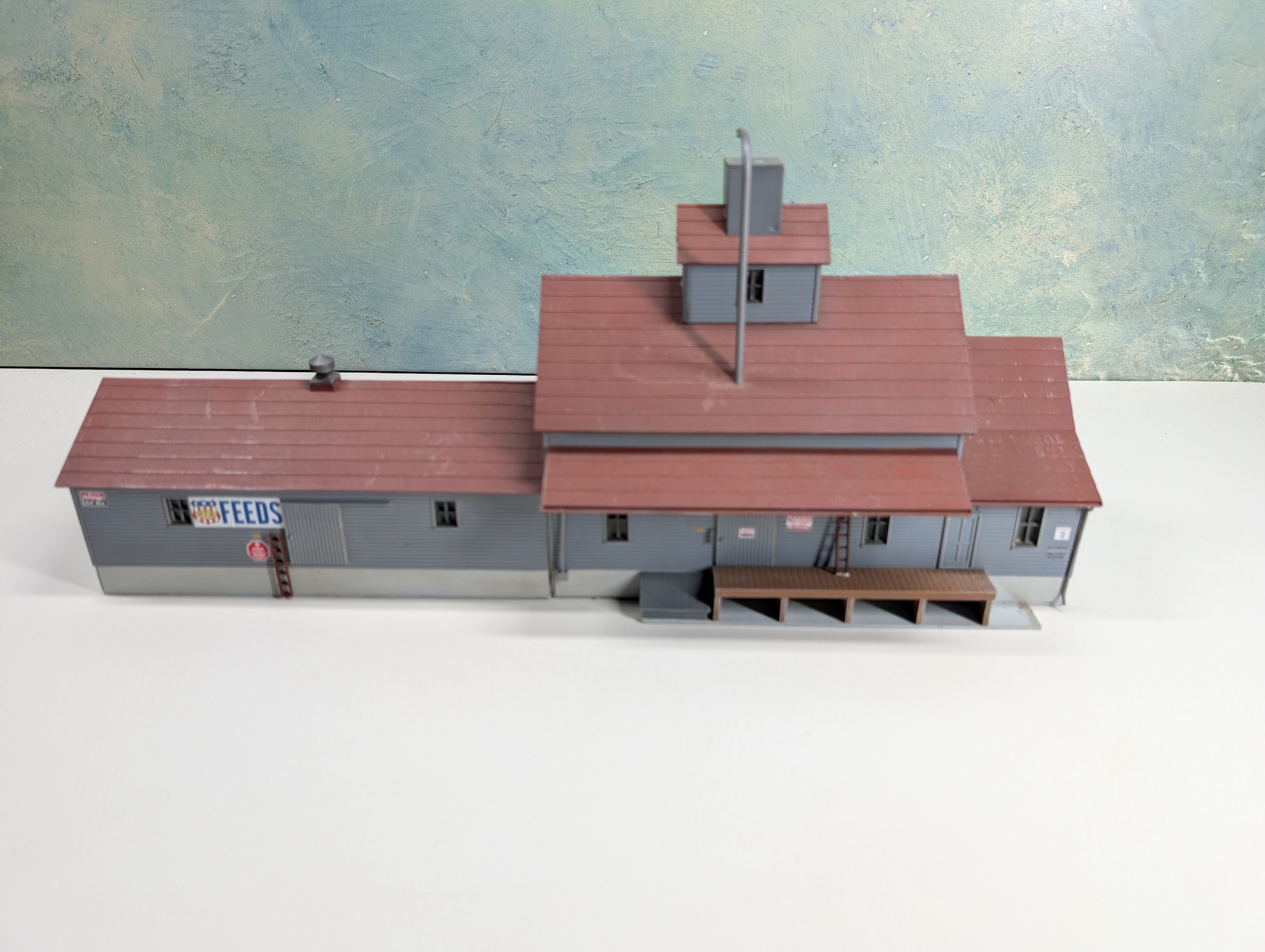 USED Walthers HO Scale Red River Valley Feed & Seed Mill, CO-OP Feed