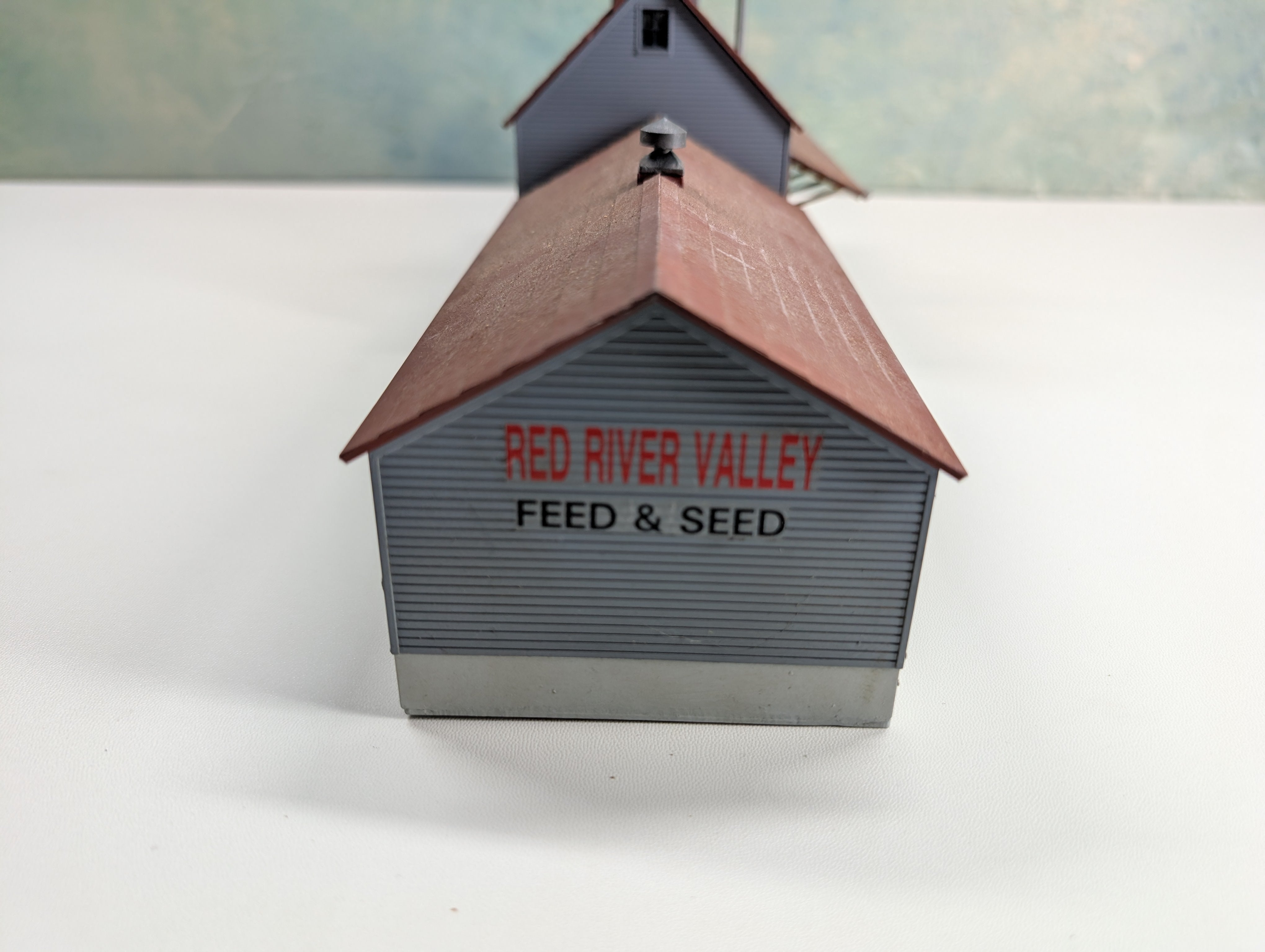 USED Walthers HO Scale Red River Valley Feed & Seed Mill, CO-OP Feed
