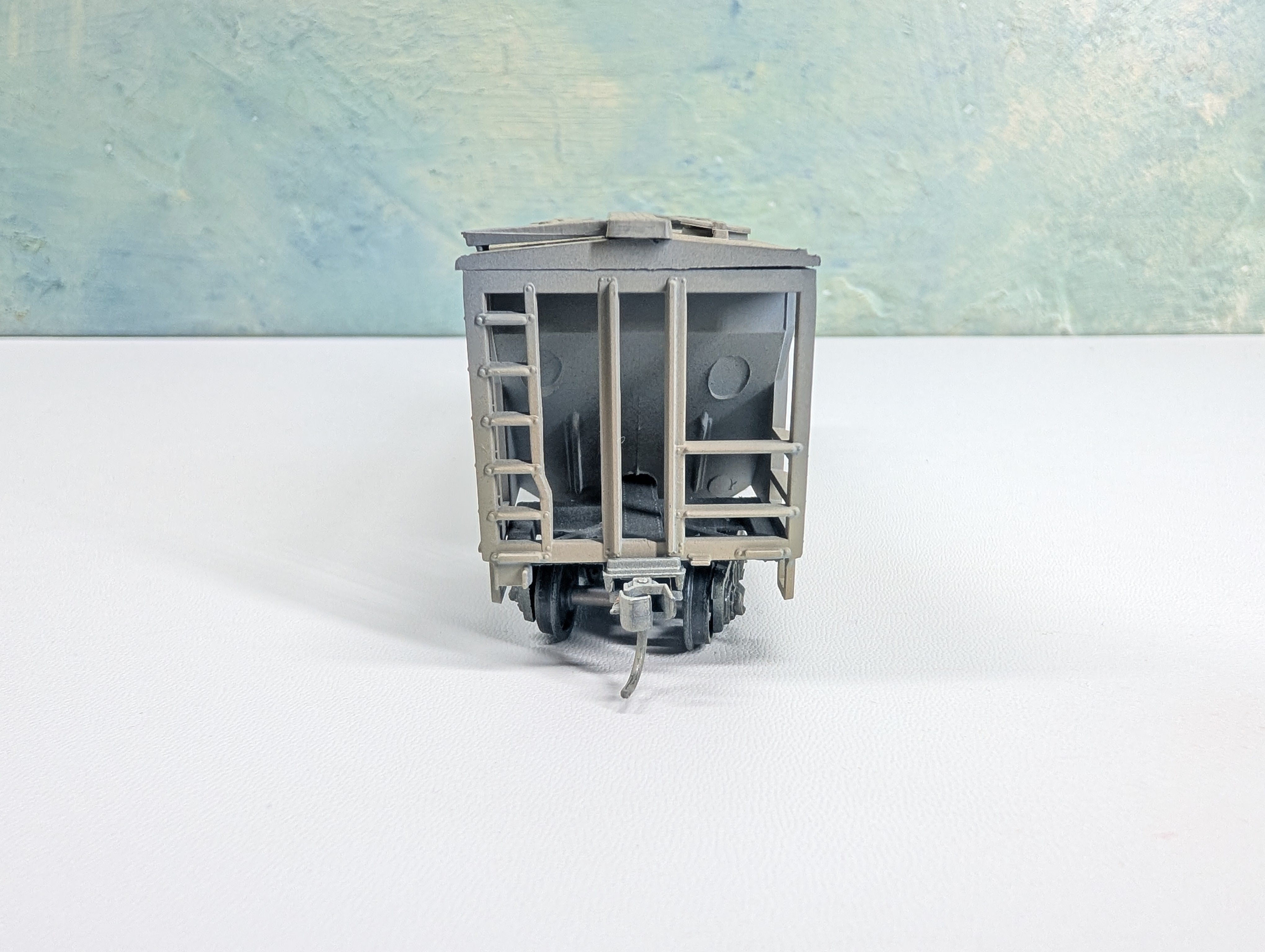 USED Roundhouse HO Scale Covered Hopper Milwaukee Road MILW #95787 Weathered