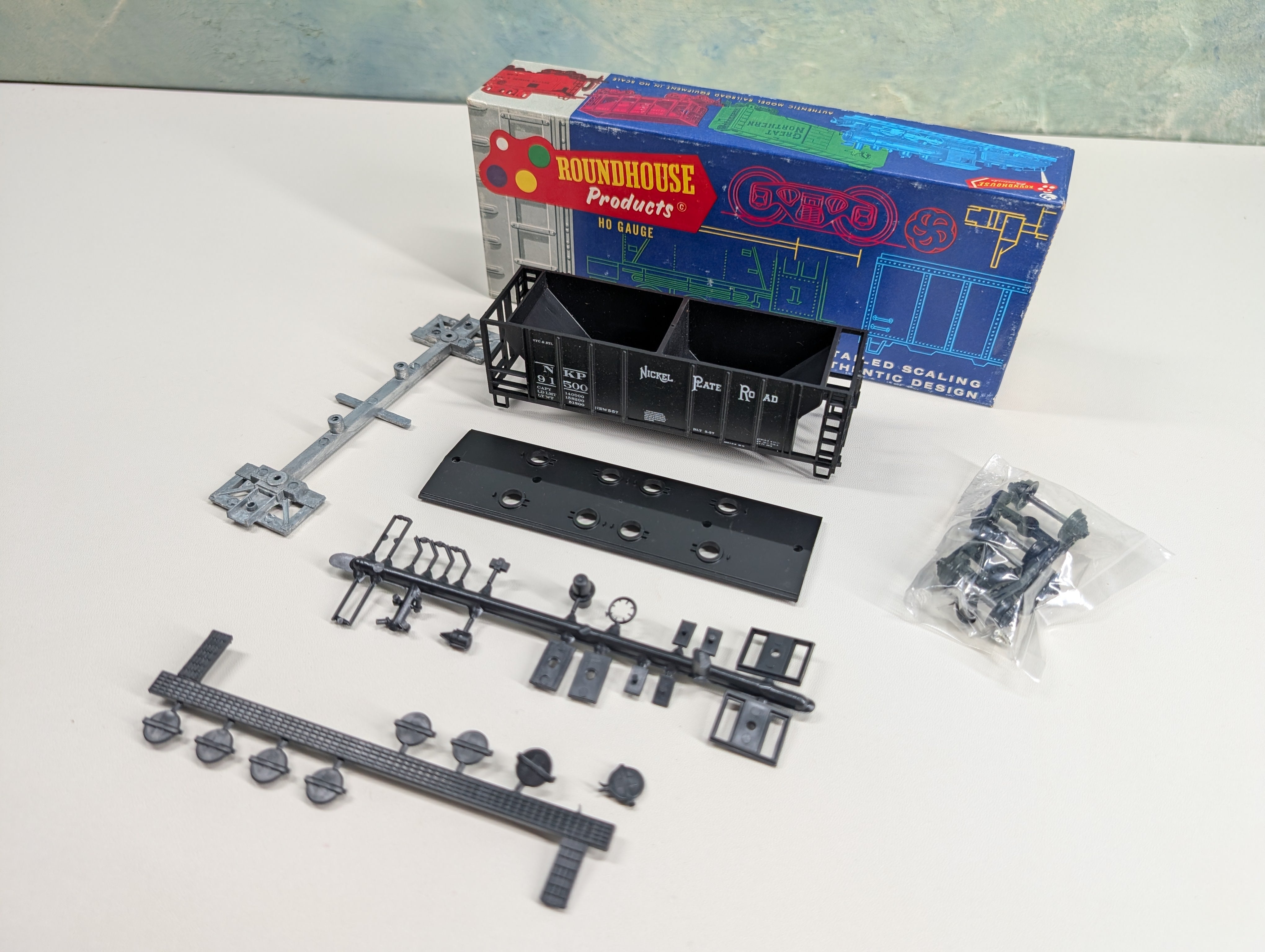 USED Roundhouse HO Scale Covered Hopper Nickel Plate Road NKP #91500 KIT
