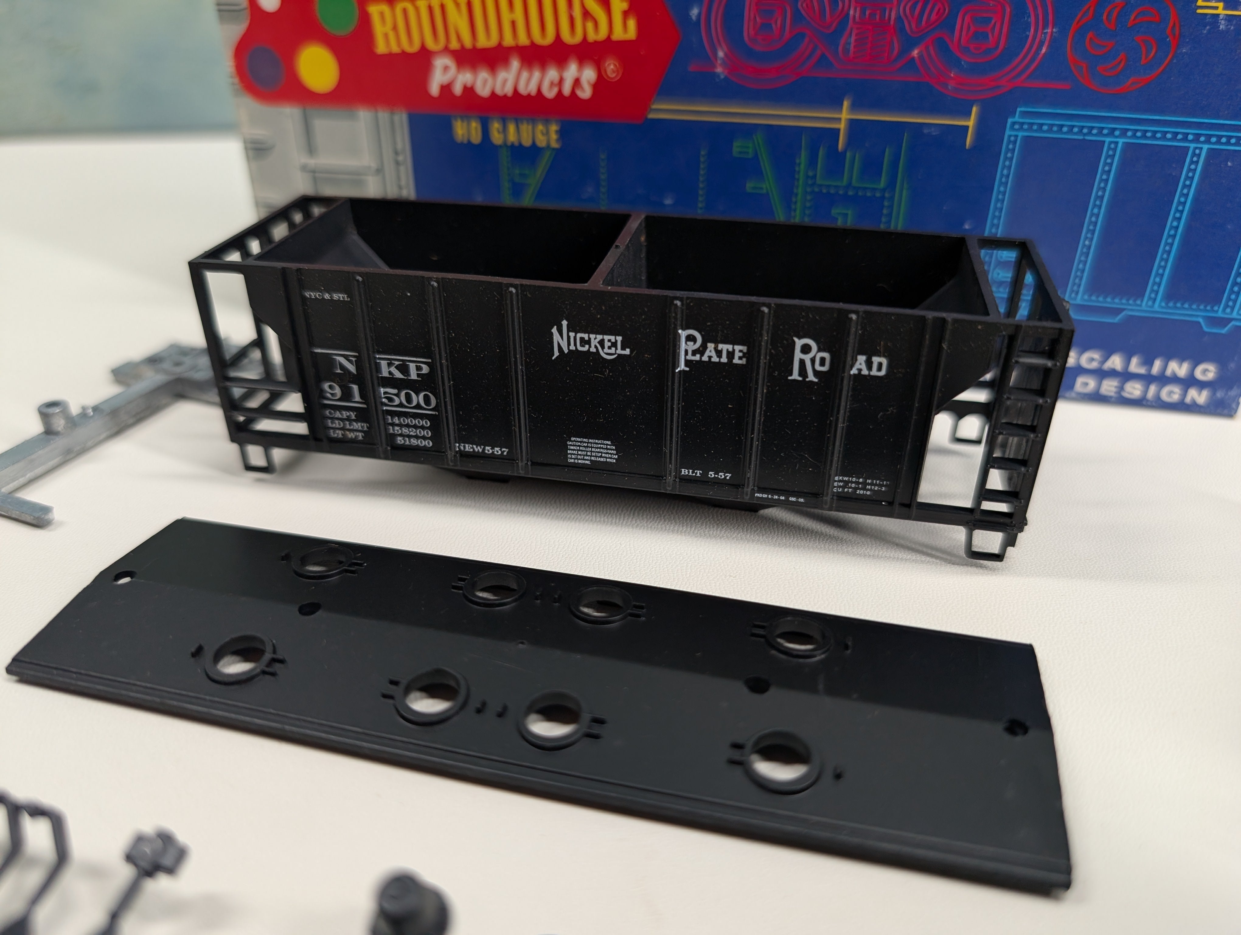 USED Roundhouse HO Scale Covered Hopper Nickel Plate Road NKP #91500 KIT