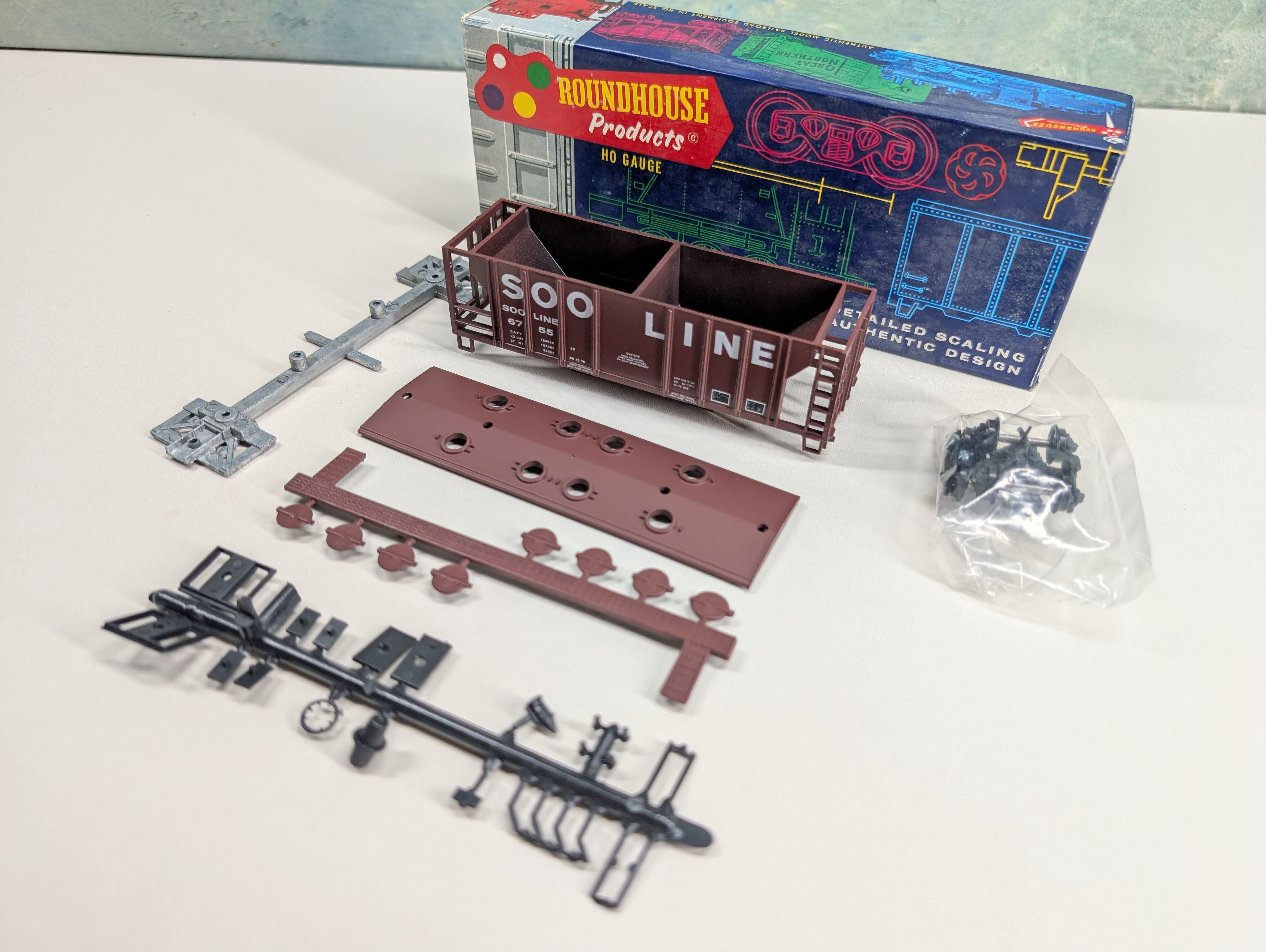 USED Roundhouse HO Scale Covered Hopper SOO Line #6755 KIT