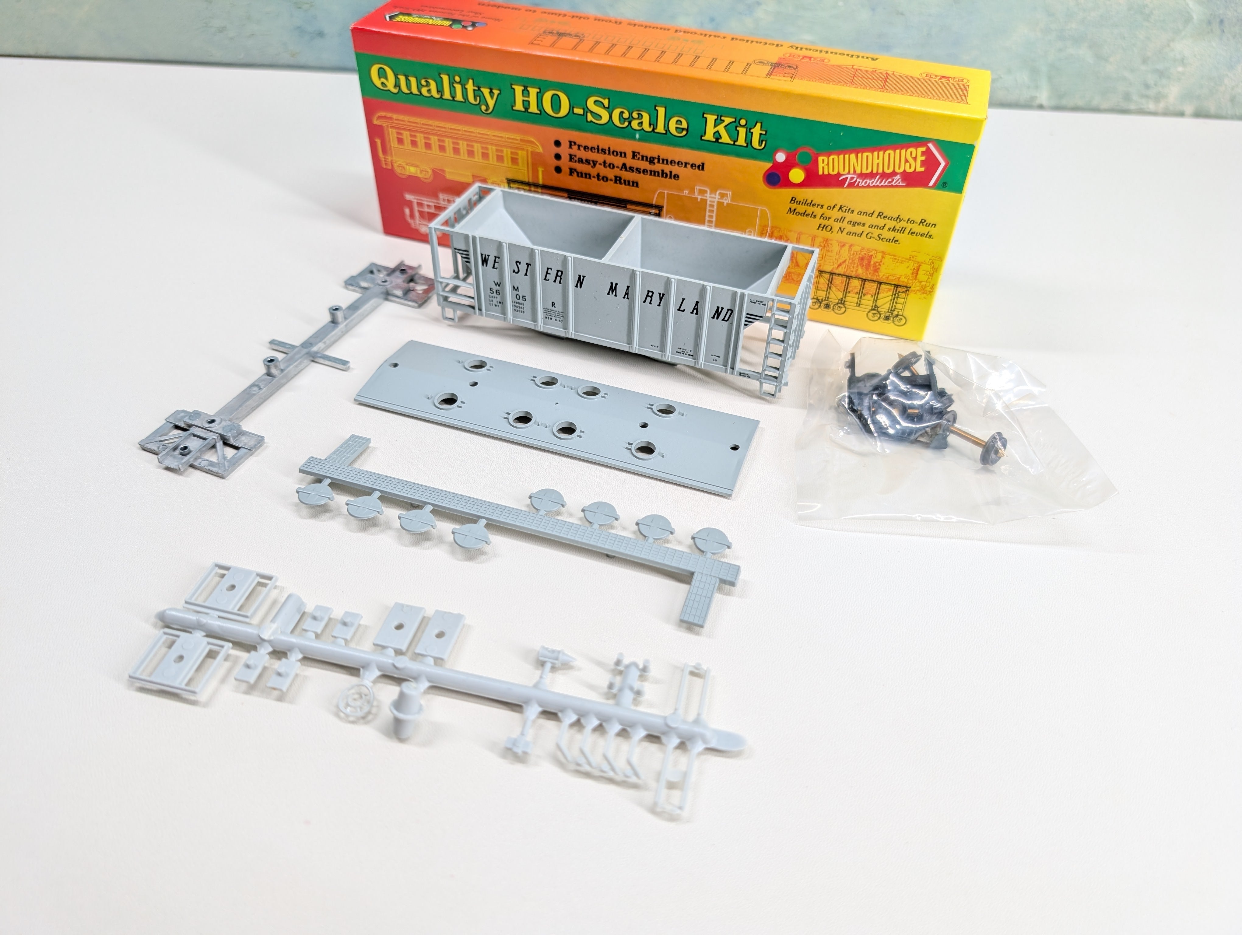 USED Roundhouse HO Scale Covered Hopper Western Maryland WM #5605R KIT
