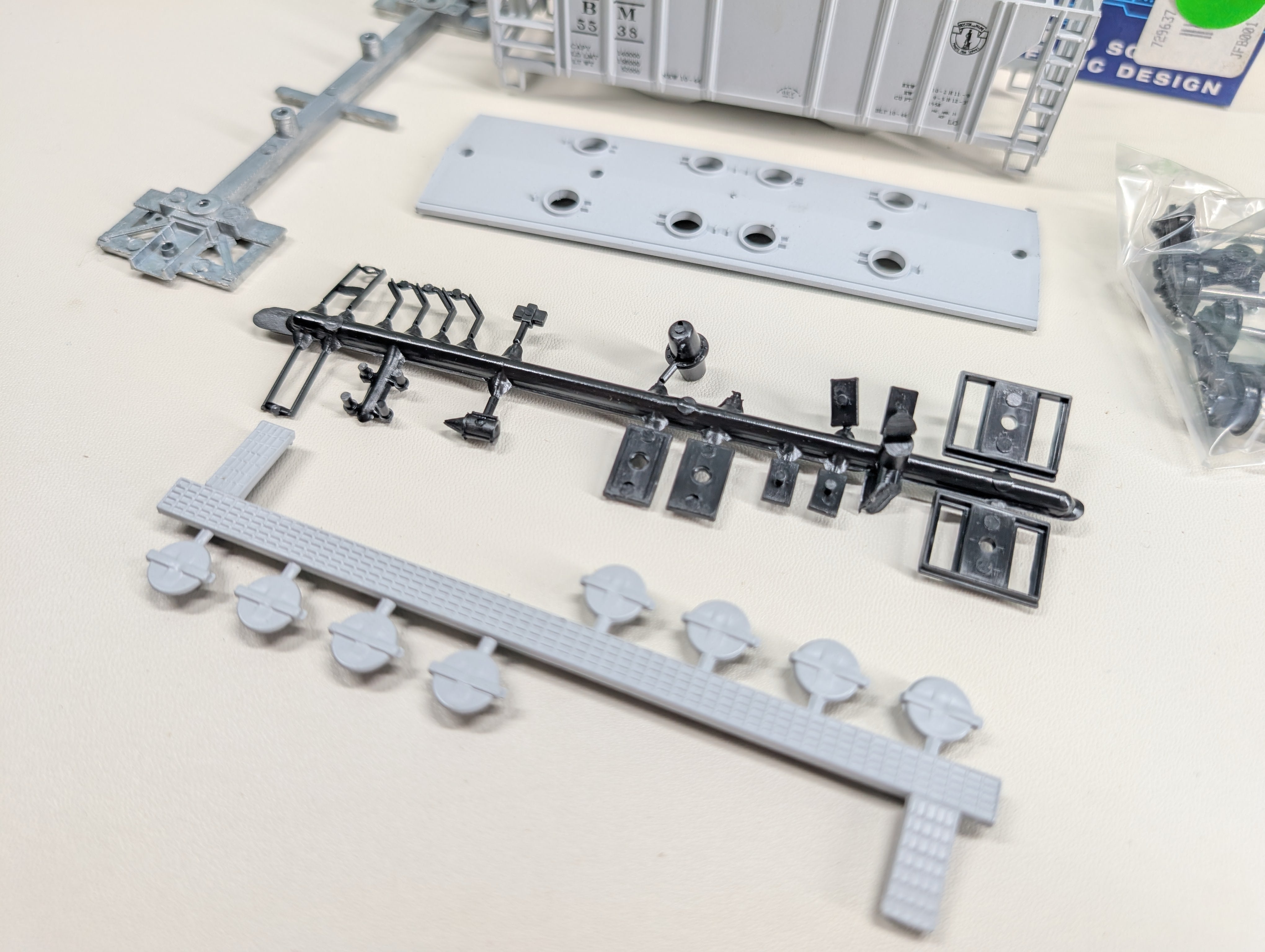 USED Roundhouse HO Scale Covered Hopper Boston and Maine BM #5538 Bev-Bel KIT