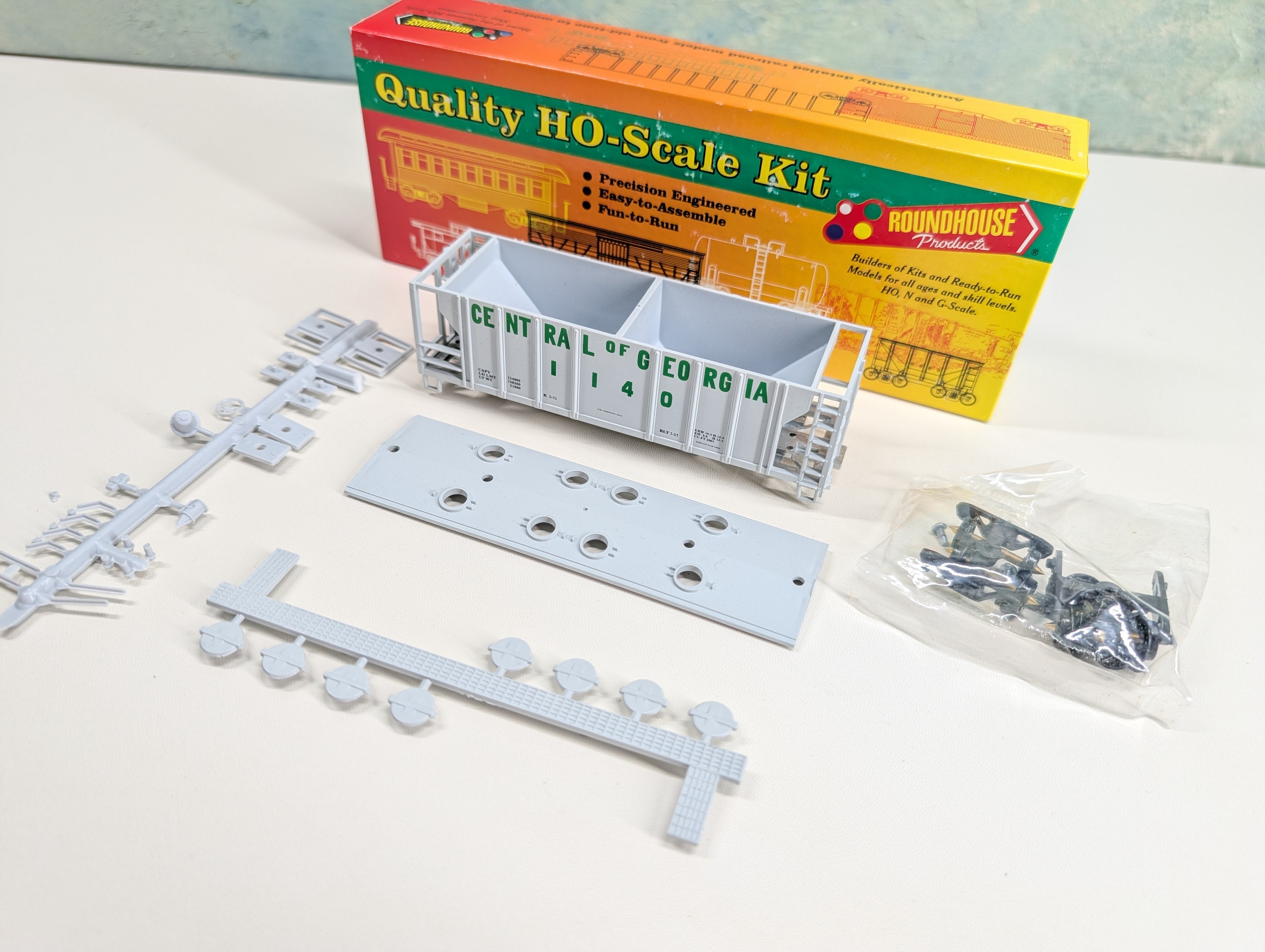 USED Roundhouse HO Scale Covered Hopper Central of Georgia #1140 KIT