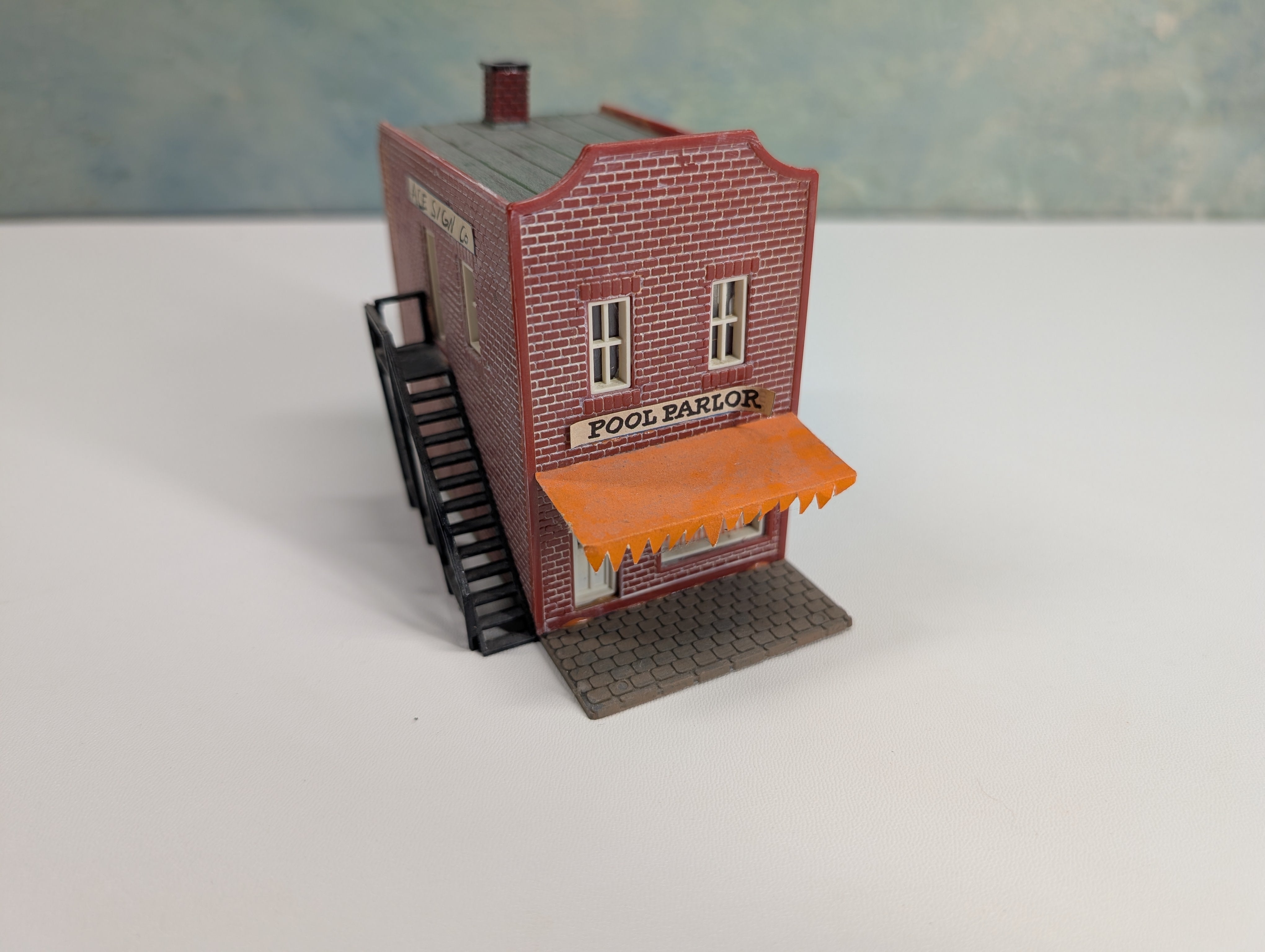 USED HO Scale Brick Storefront, Pool Parlor