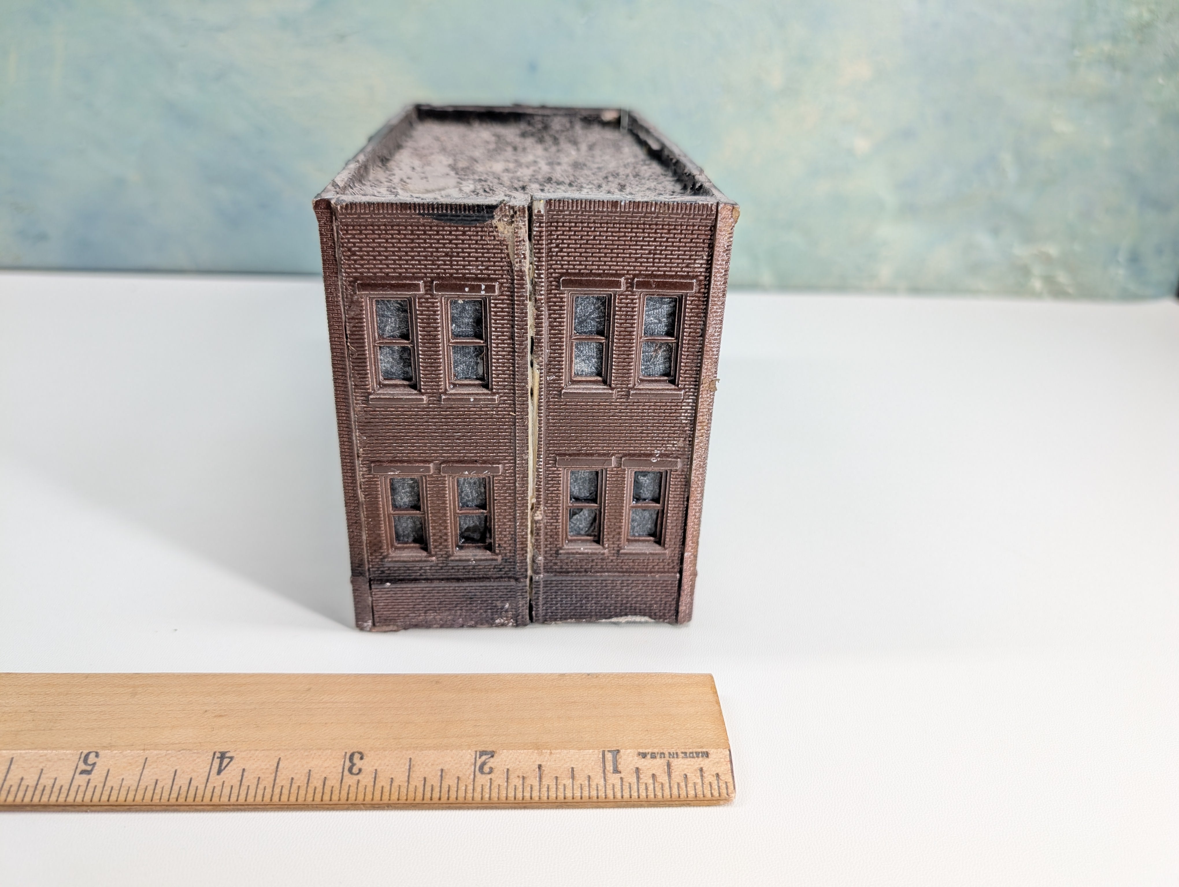 USED HO Scale Brown Brick Warehouse