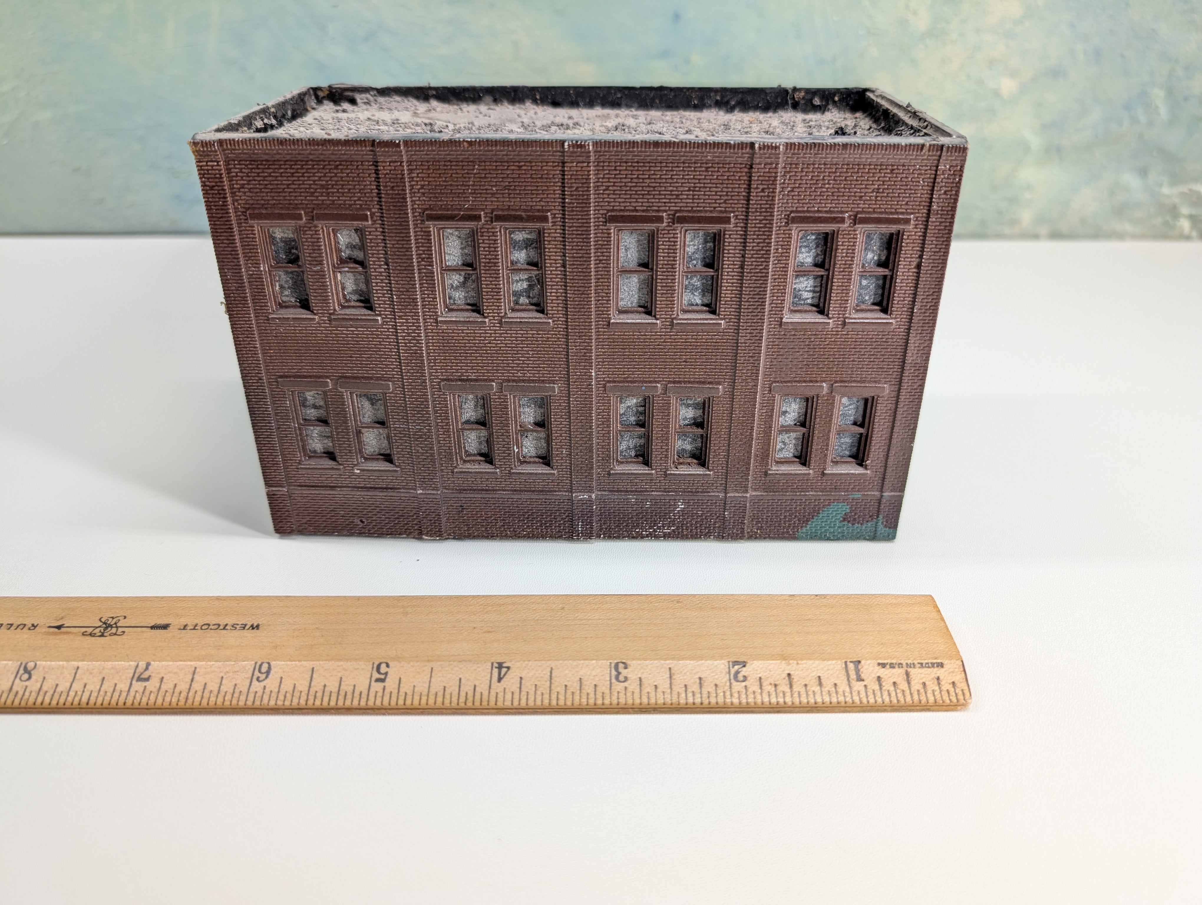 USED HO Scale Brown Brick Warehouse