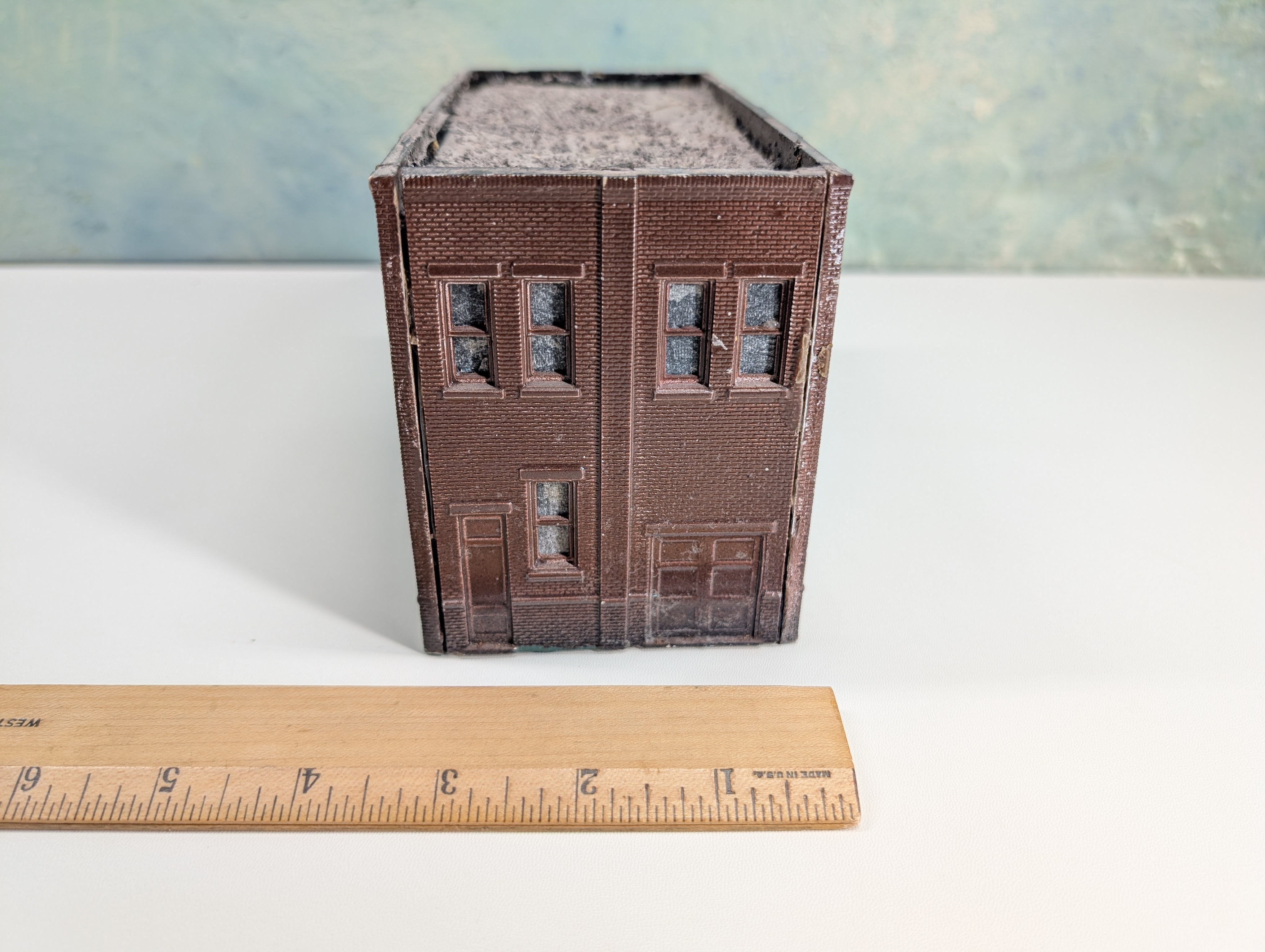 USED HO Scale Brown Brick Warehouse