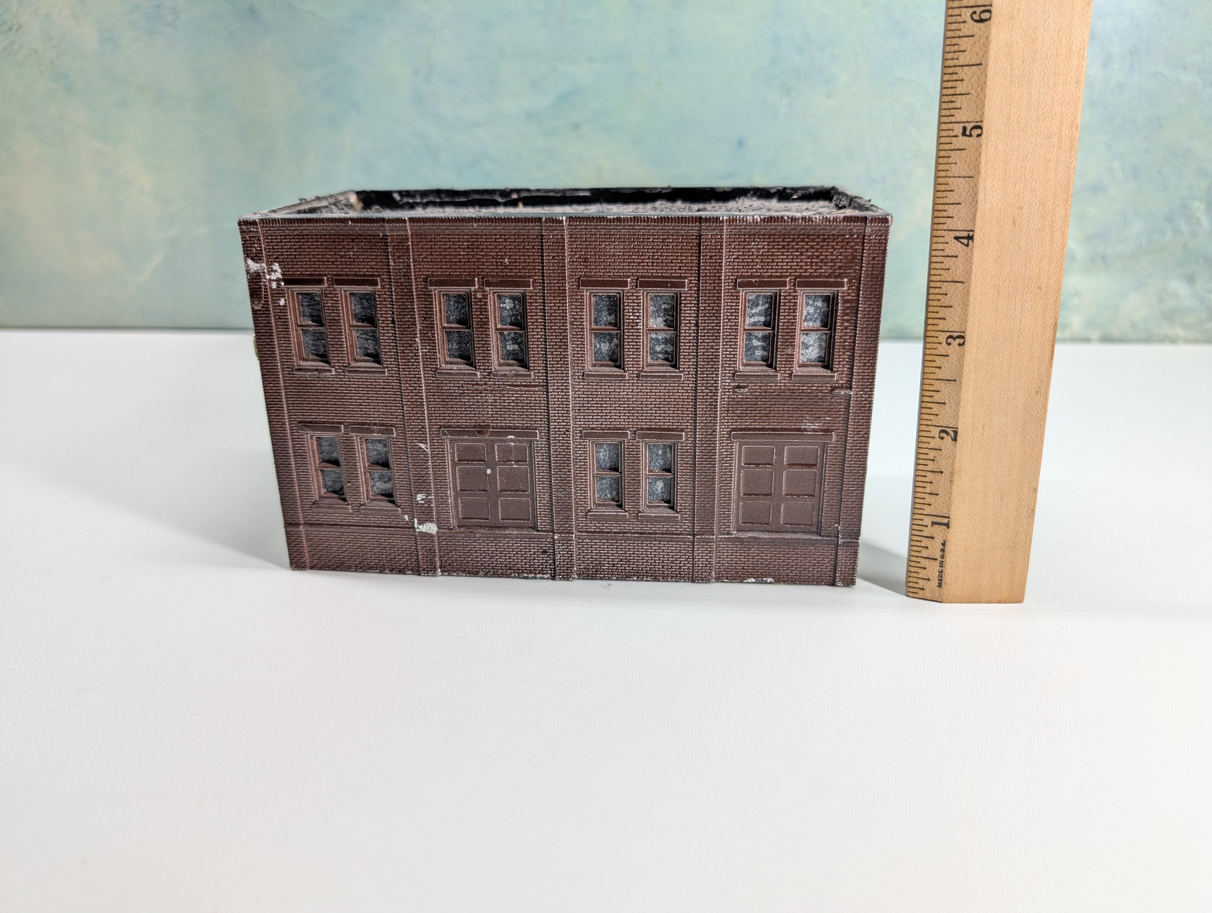 USED HO Scale Brown Brick Warehouse