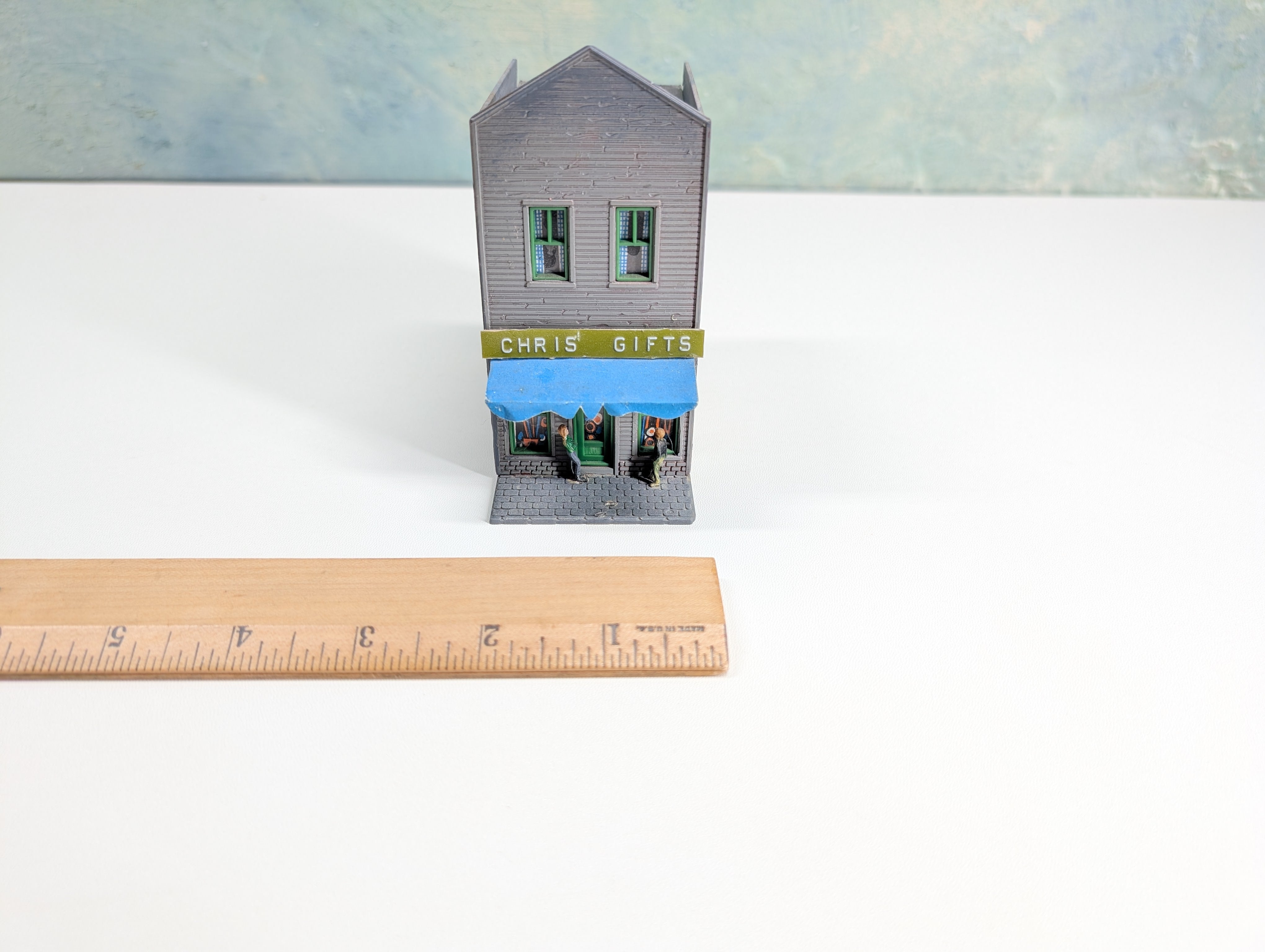 USED HO Scale Brown Storefront, Chris Gifts, Gift Shop