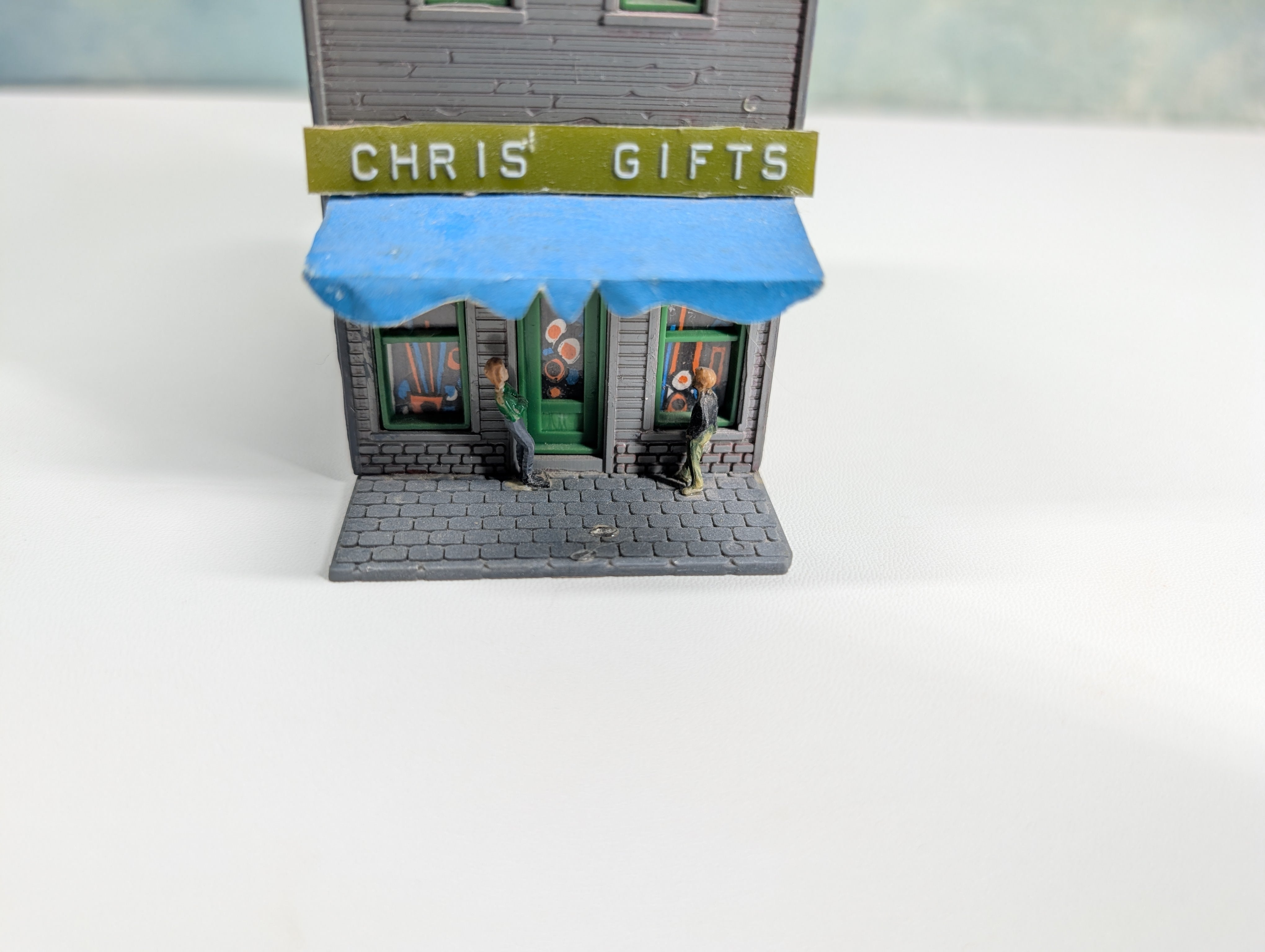 USED HO Scale Brown Storefront, Chris Gifts, Gift Shop