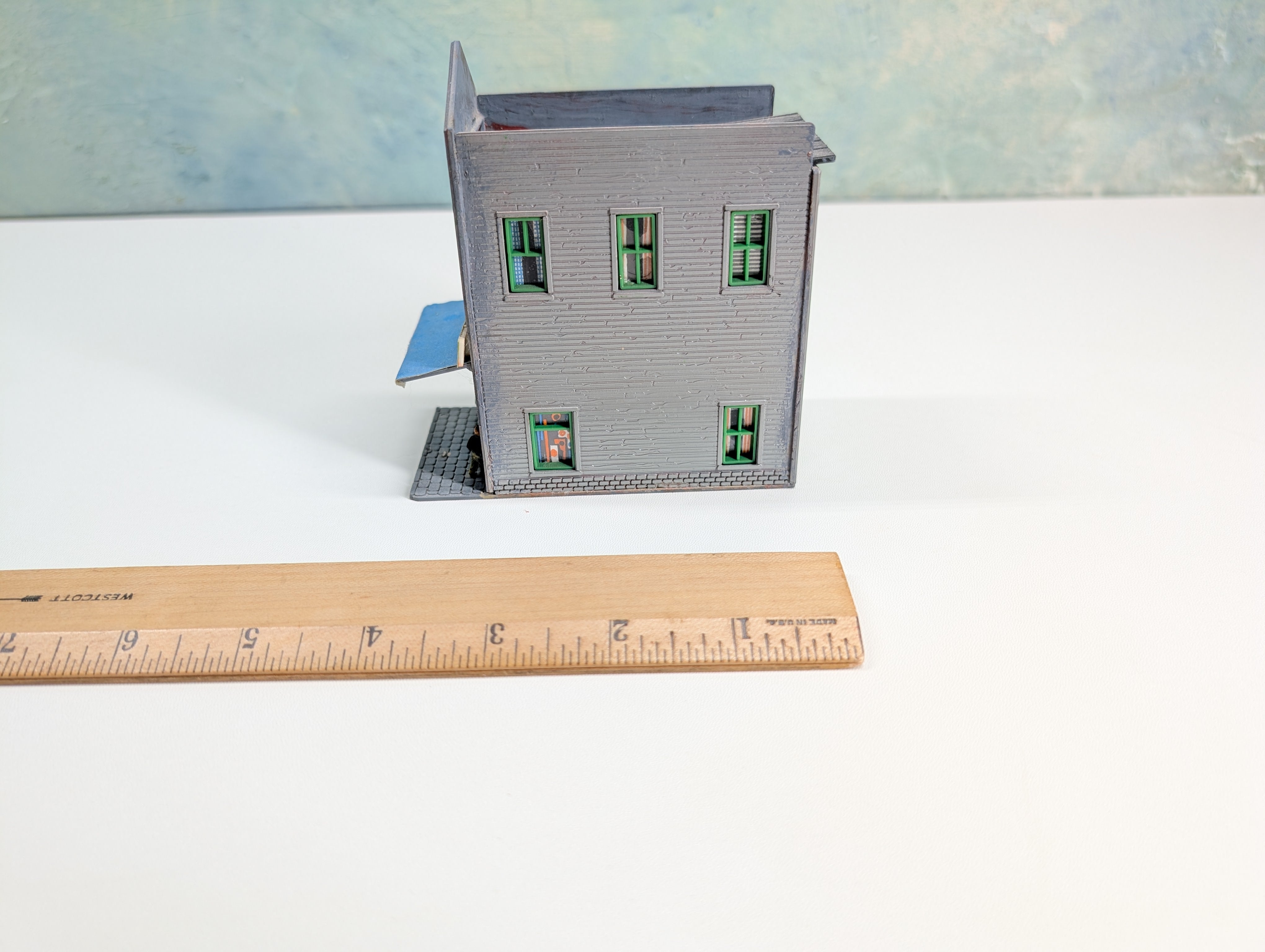 USED HO Scale Brown Storefront, Chris Gifts, Gift Shop