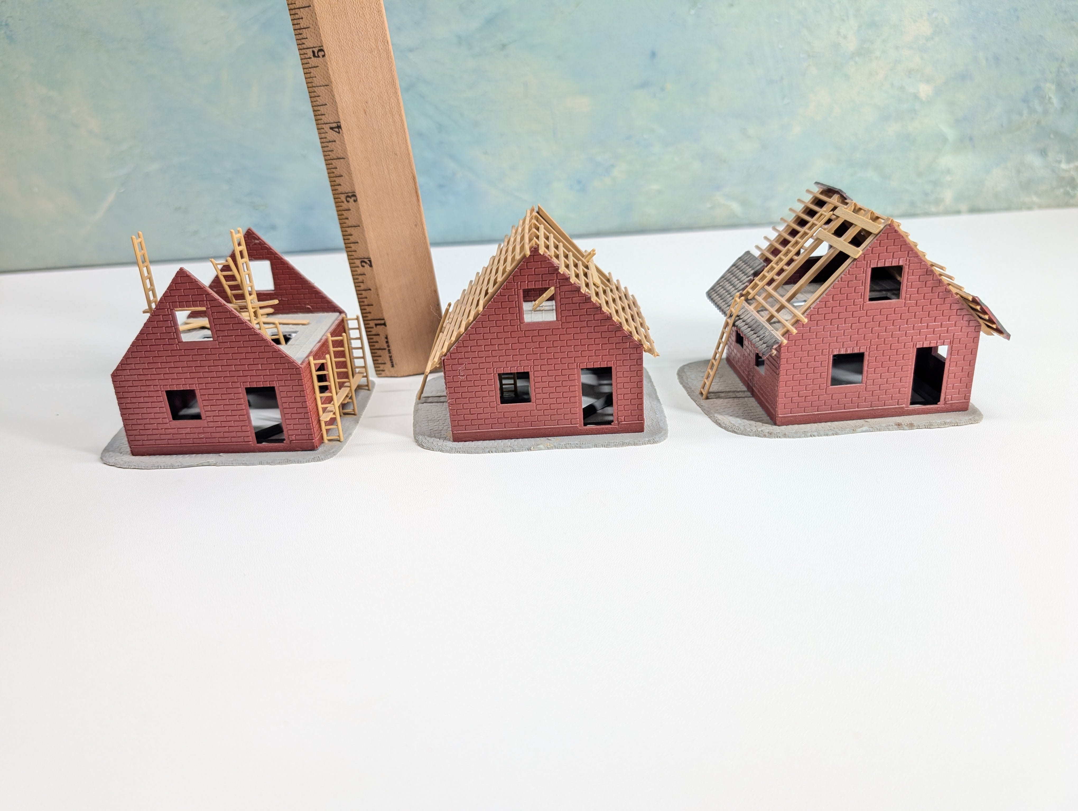 USED HO Scale Lot of Homes Under Construction, Brick (3 pcs)