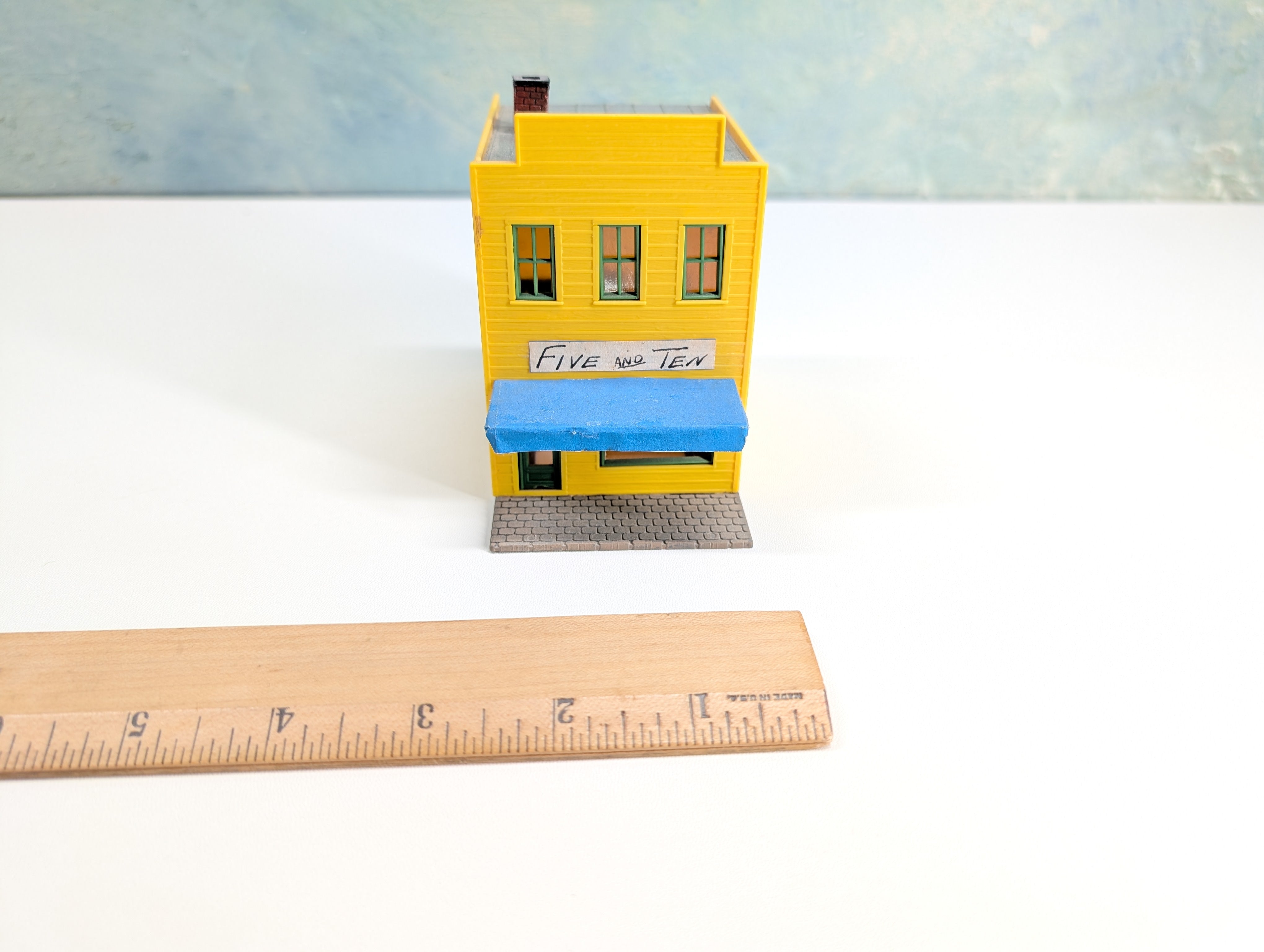 USED HO Scale Yellow Storefront, Five and Ten Store