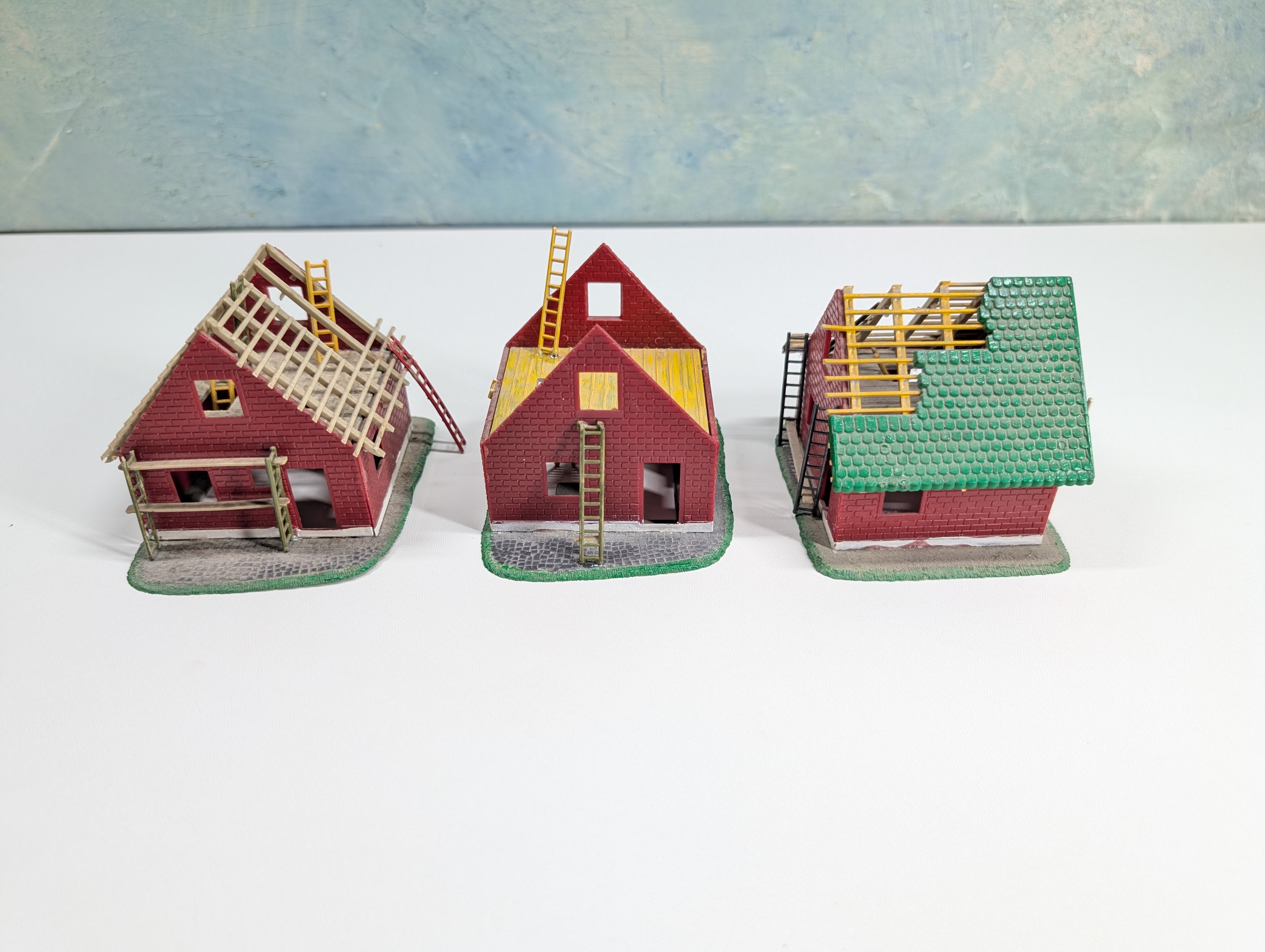 USED HO Scale Lot of Homes Under Construction, Red Brick (3 pcs)