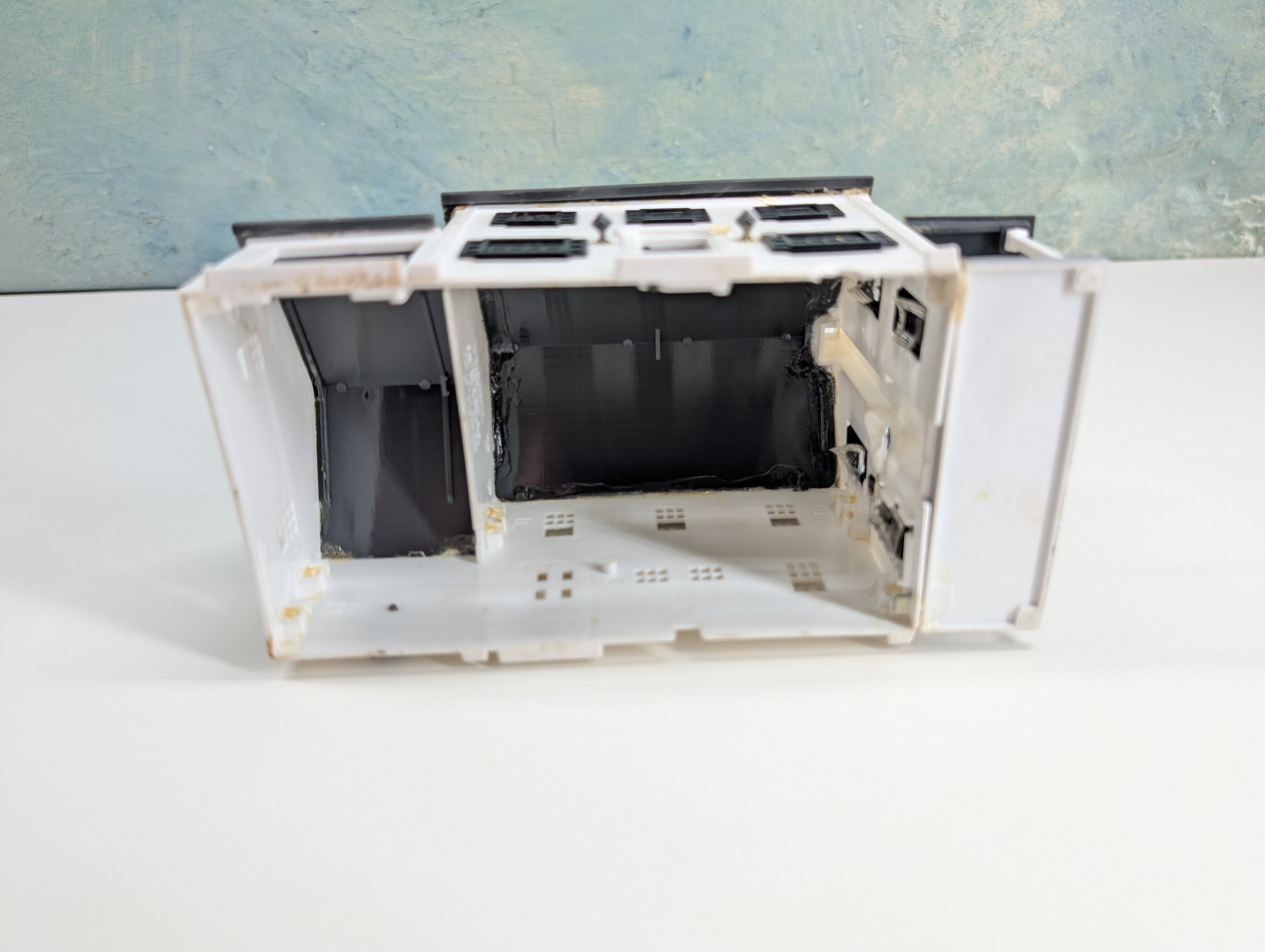 USED Bachmann Plasticville HO Scale White and Black House