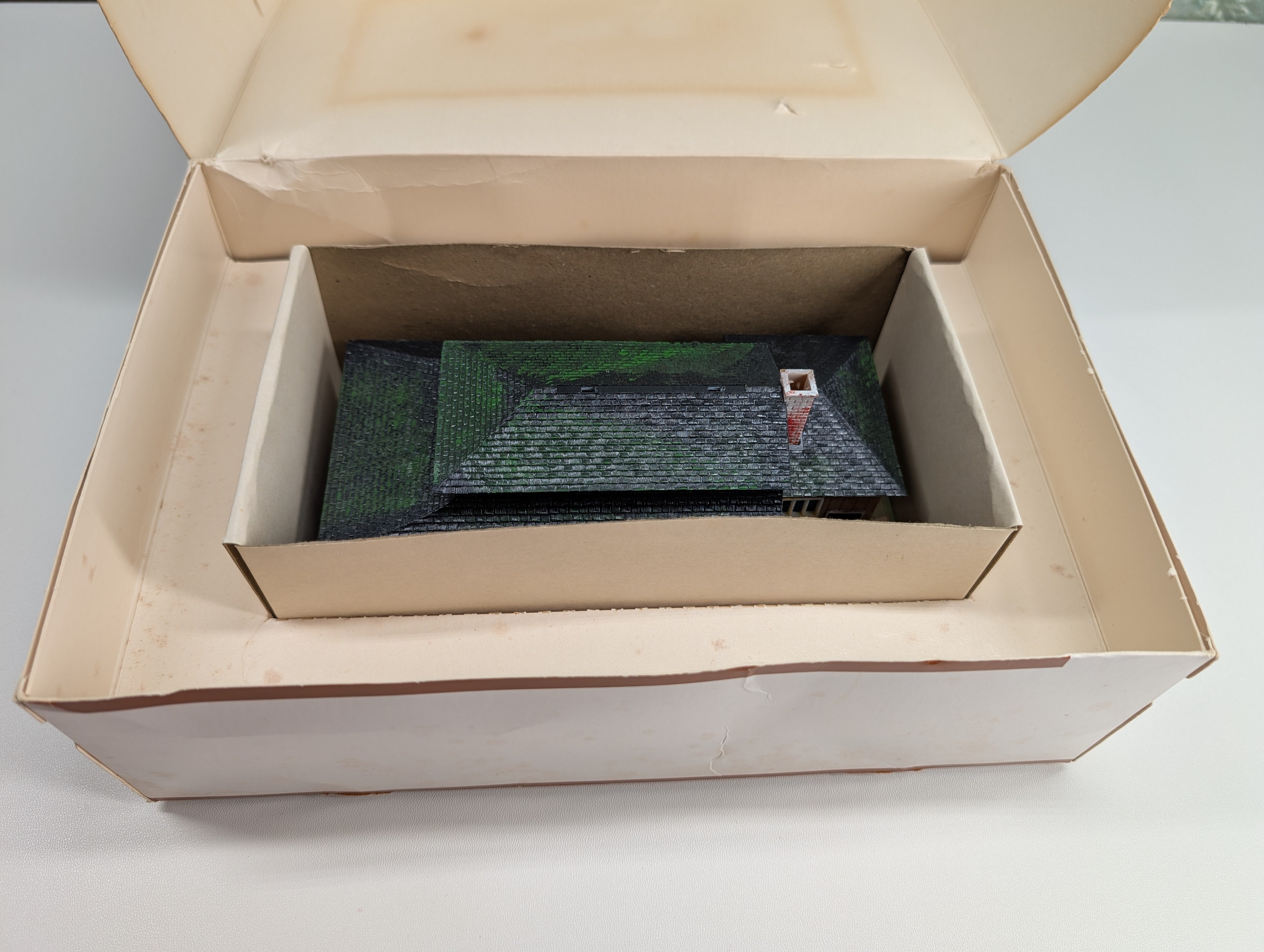 USED Tyco 906 HO Scale Lighted Freight Station