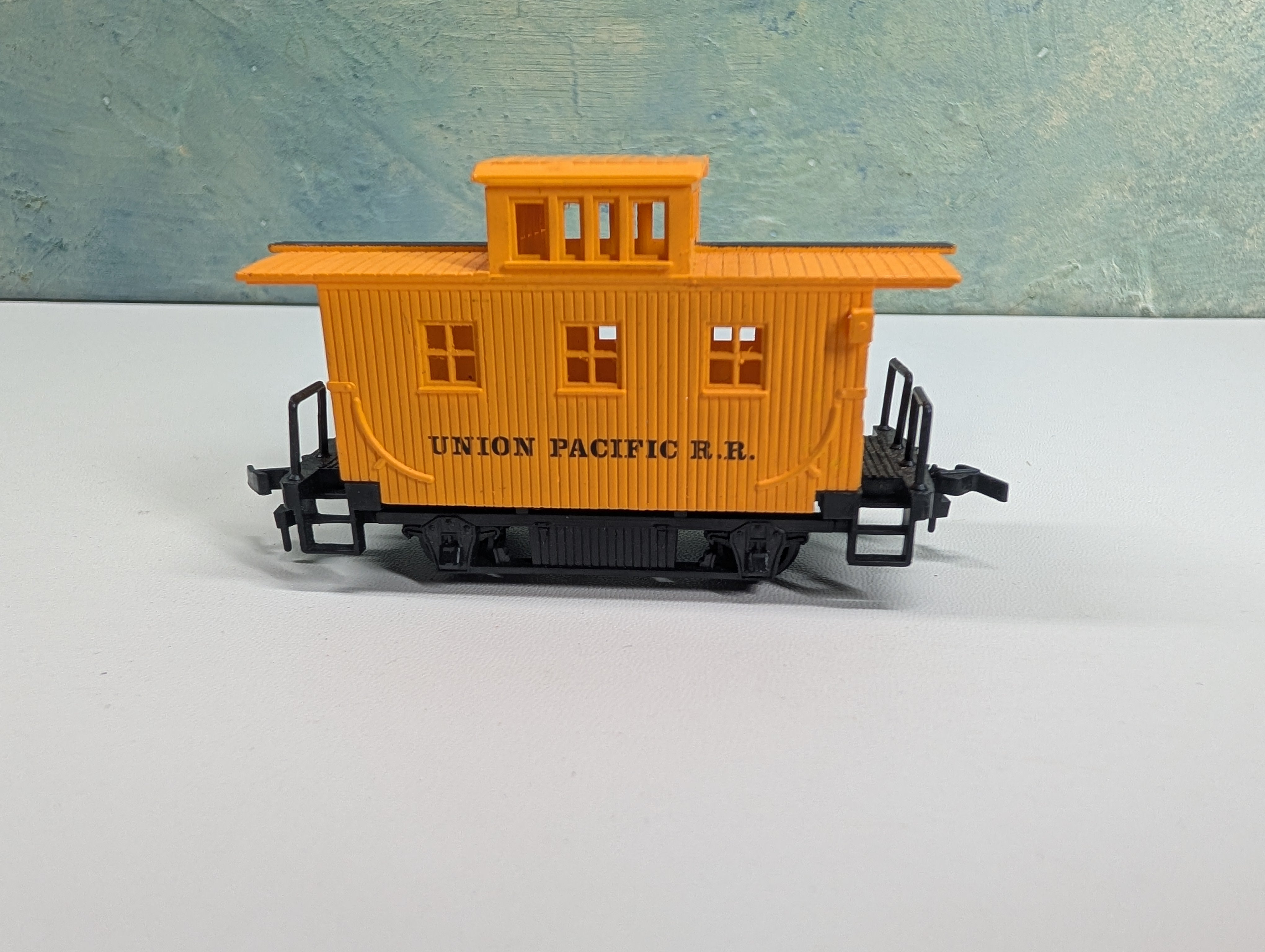 USED Bachmann HO Scale Bobber Caboose Union Pacific
