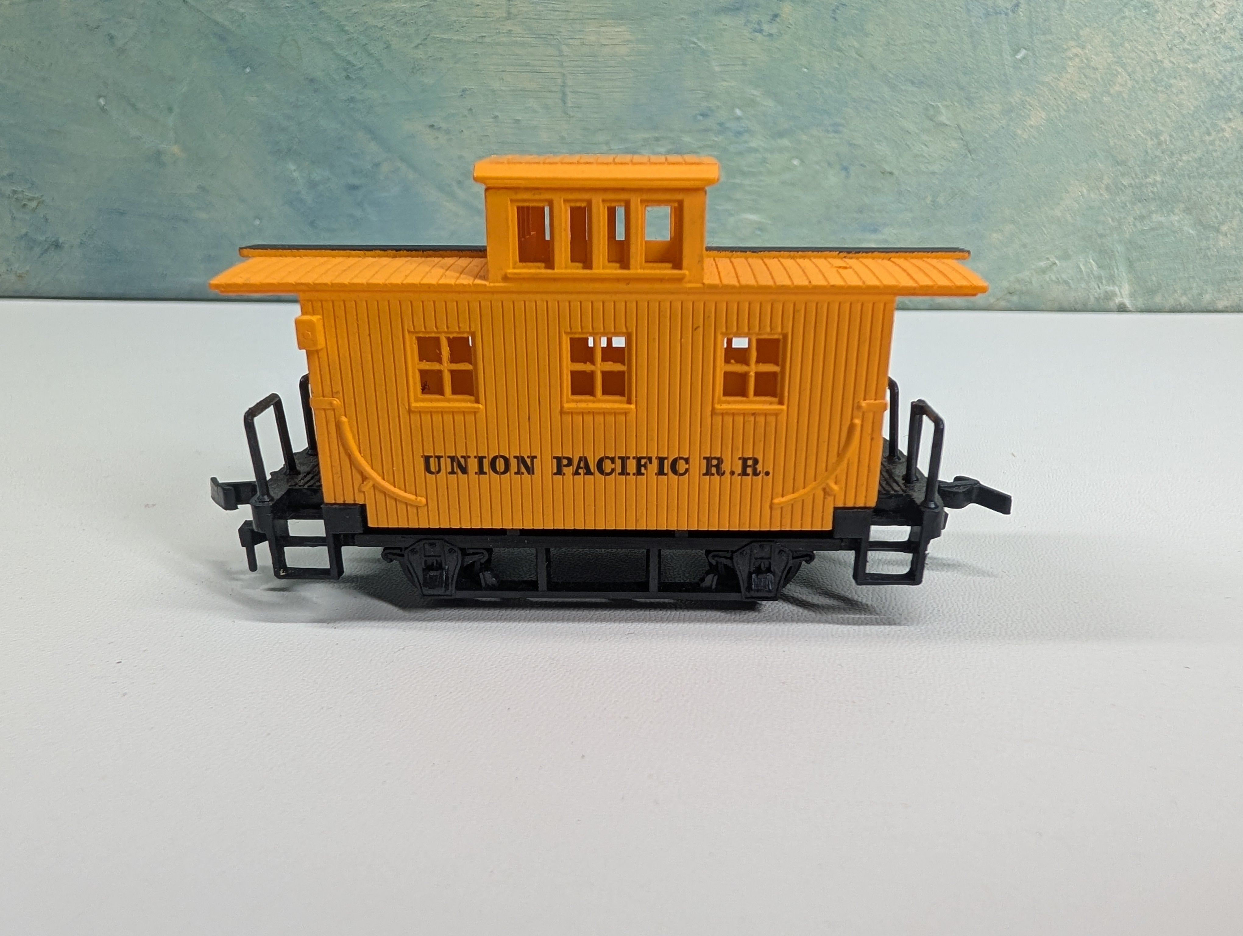 USED Bachmann HO Scale Bobber Caboose Union Pacific