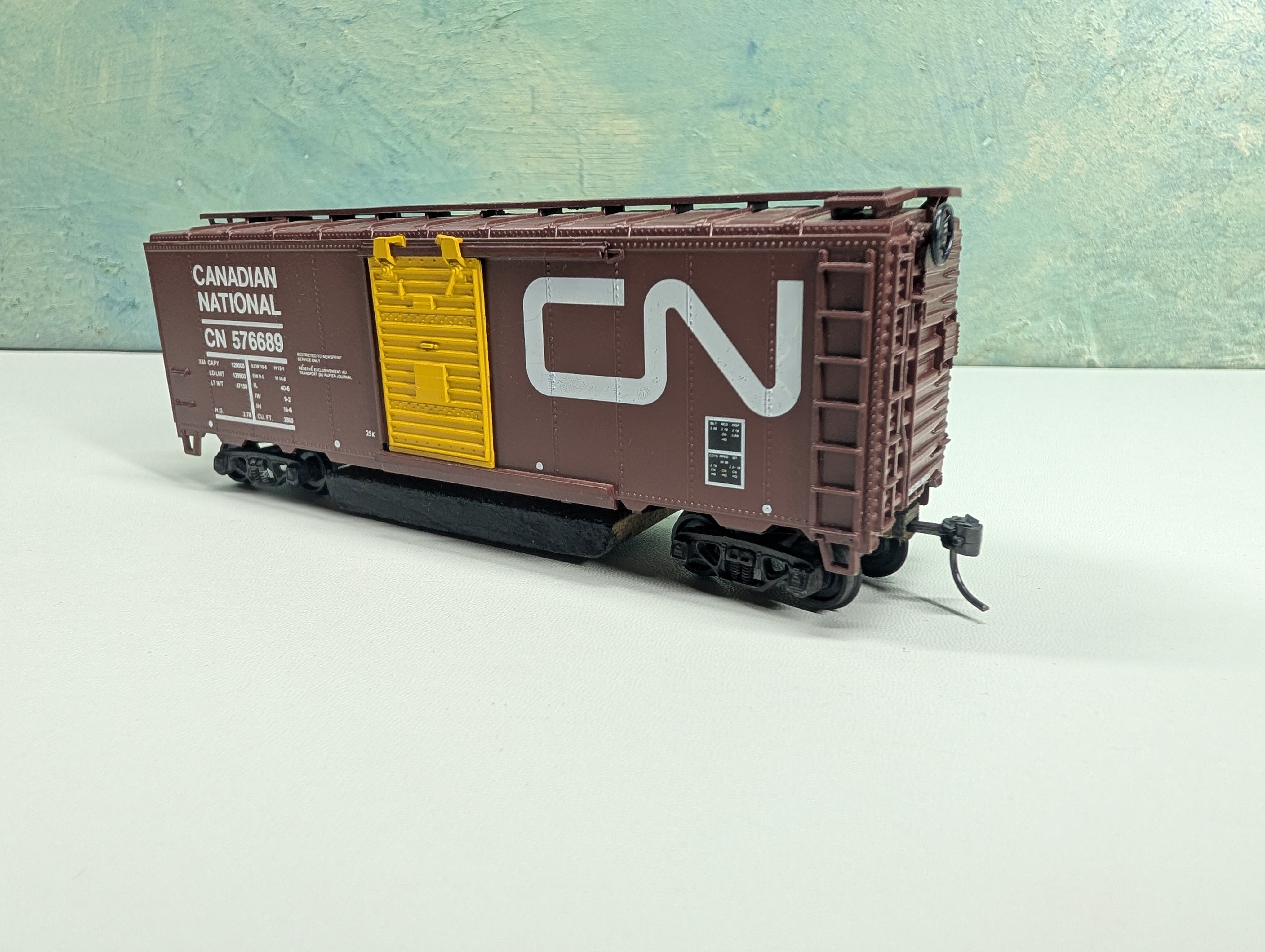 USED Athearn HO Scale 40' Box Car w/ Track Cleaner Canadian National CN #576689