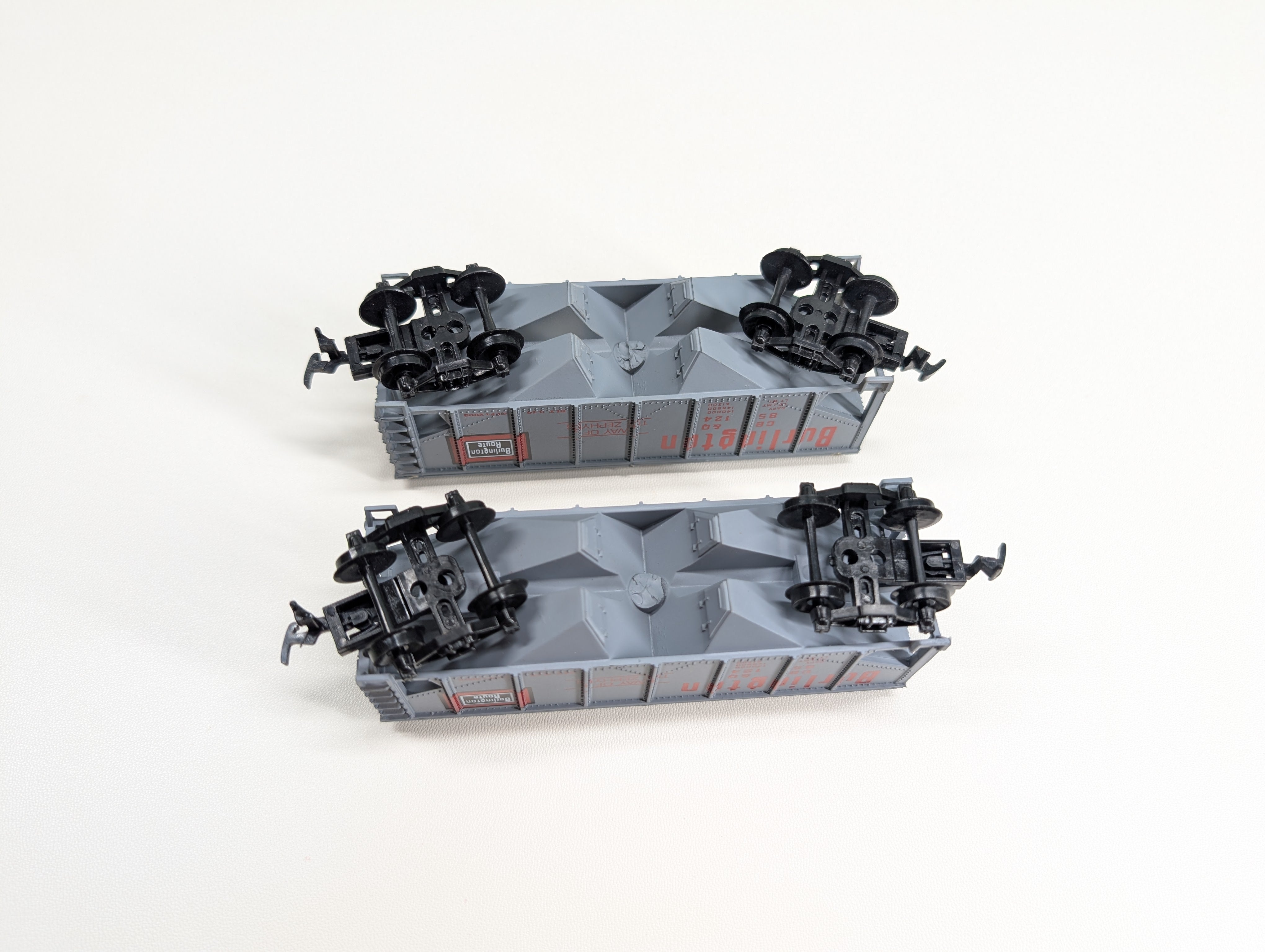 USED HO Scale 2 Bay Hoppers Burlington CB&Q #85124 (2 pcs)