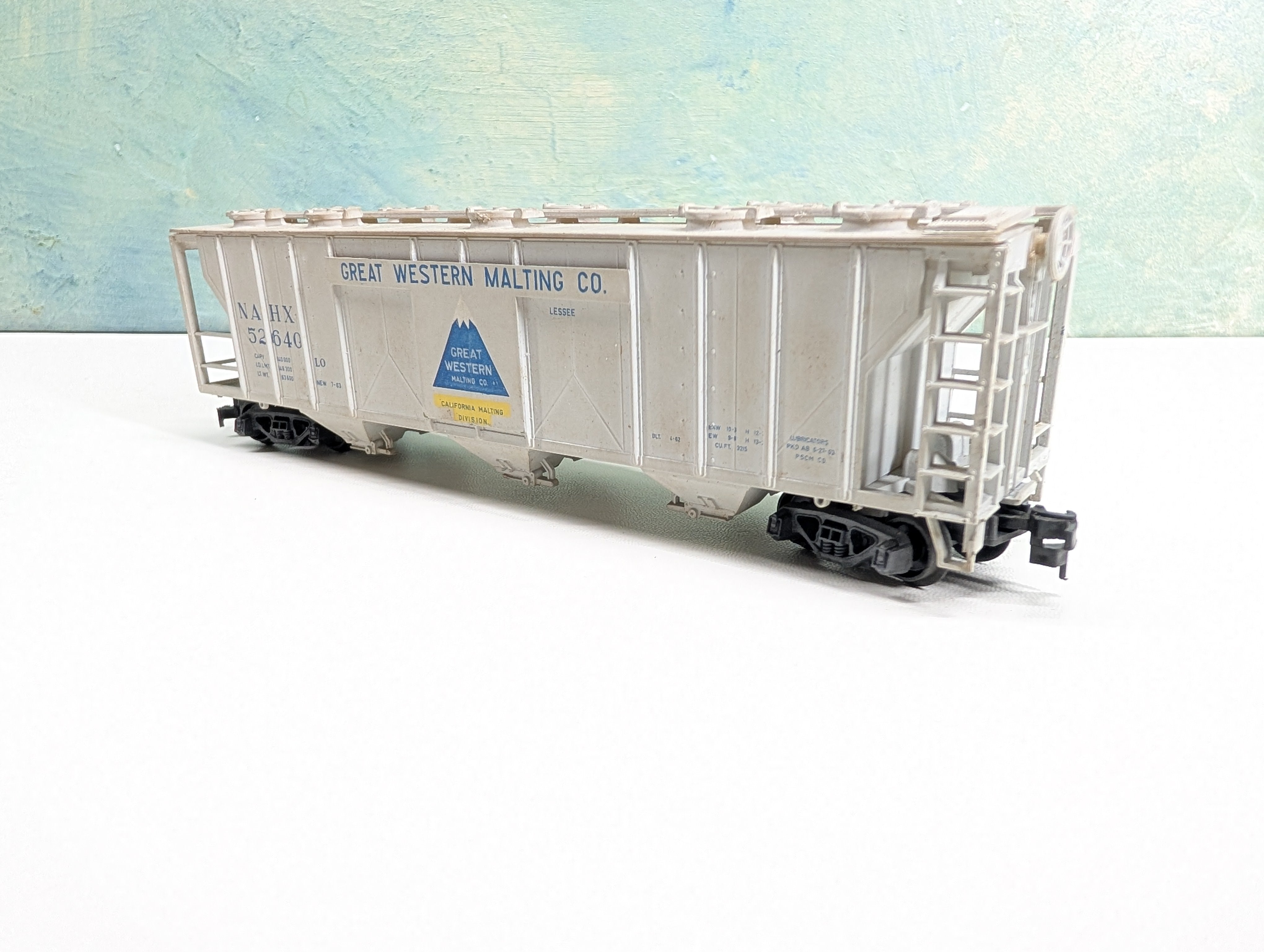 USED HO Scale Covered Hopper Great Western Malting Co NAHX #52640