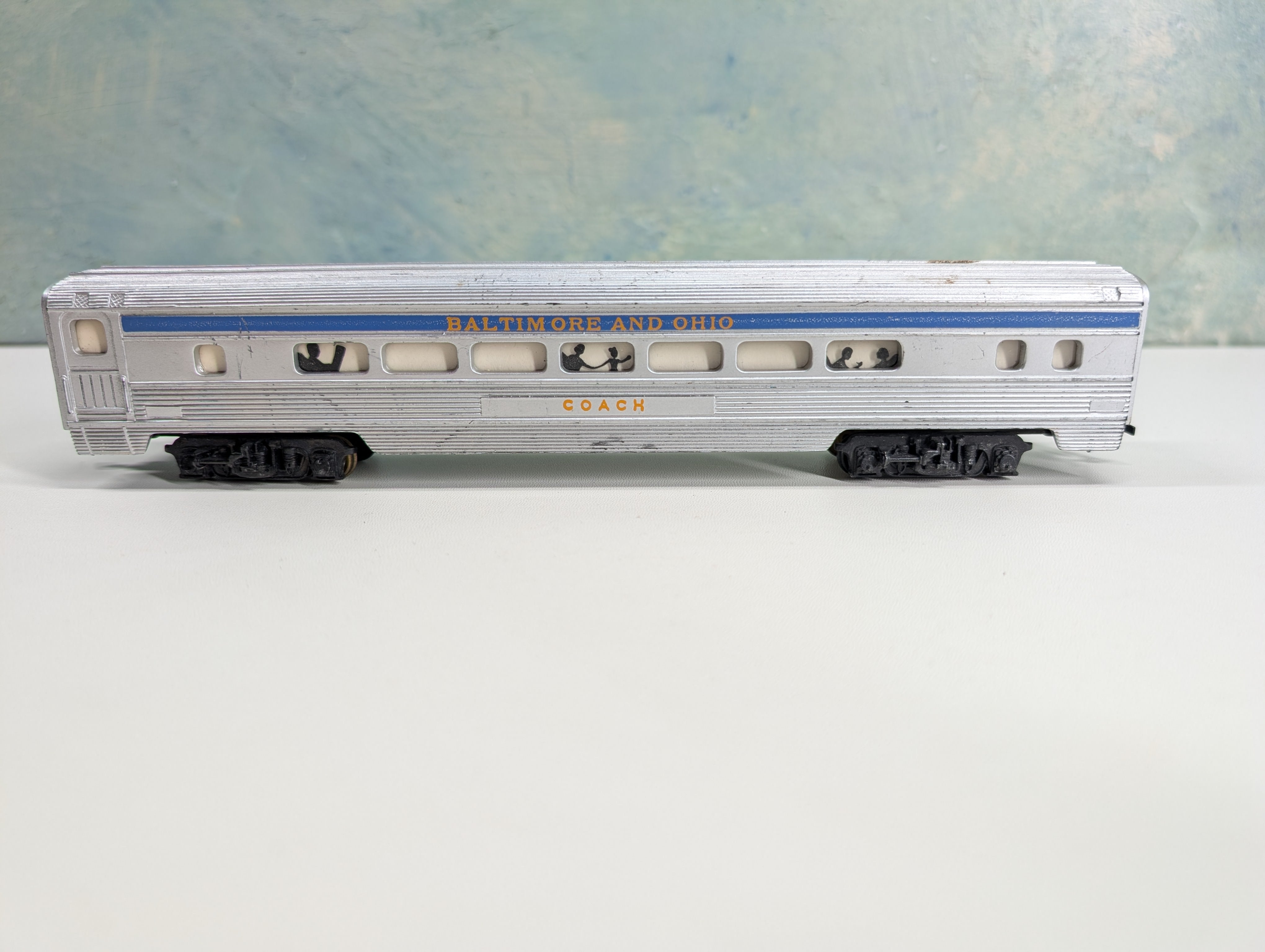 USED Tyco HO Scale Royal Blue Coach Passenger Car Baltimore and Ohio B&O