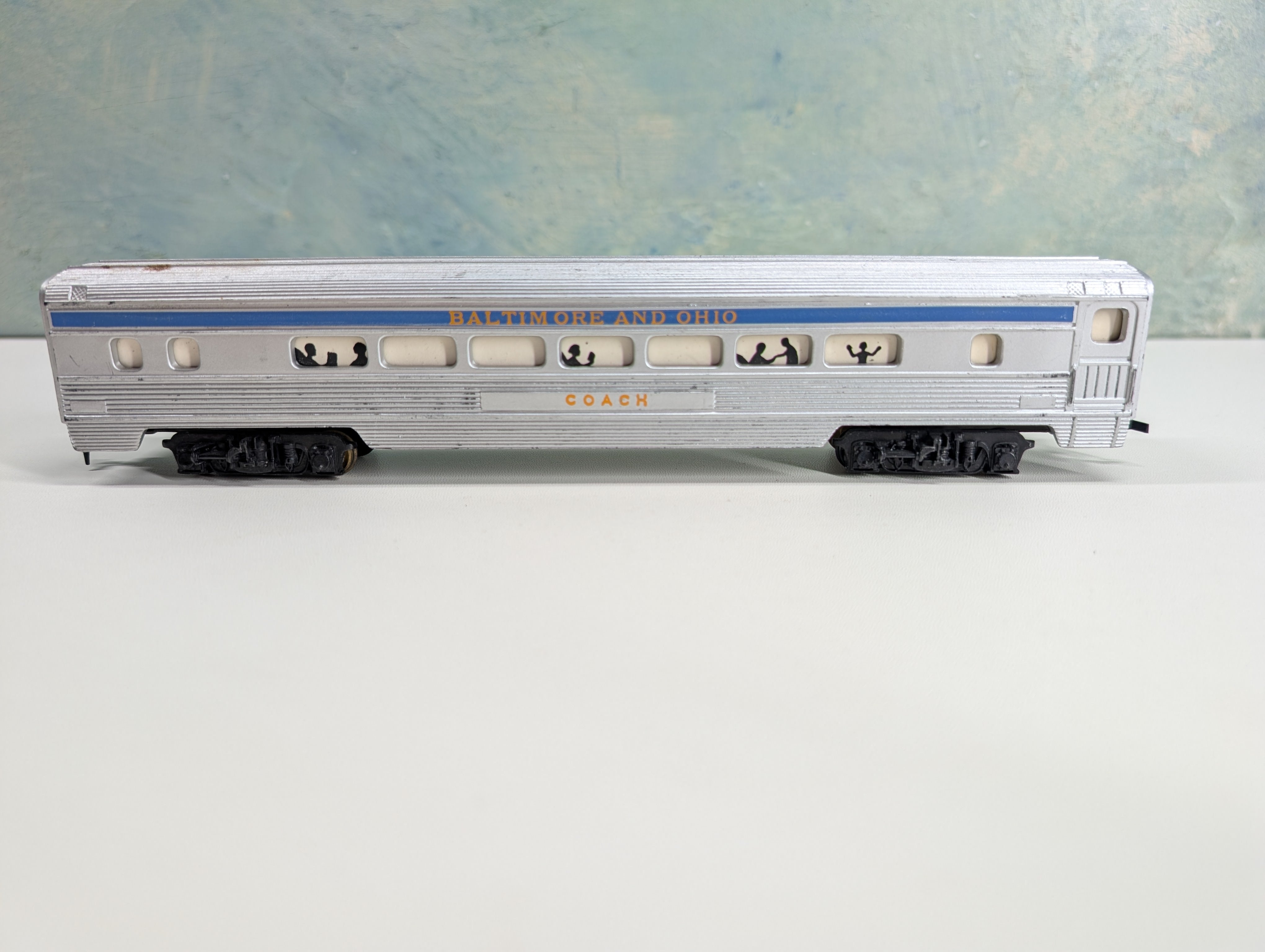 USED Tyco HO Scale Royal Blue Coach Passenger Car Baltimore and Ohio B&O