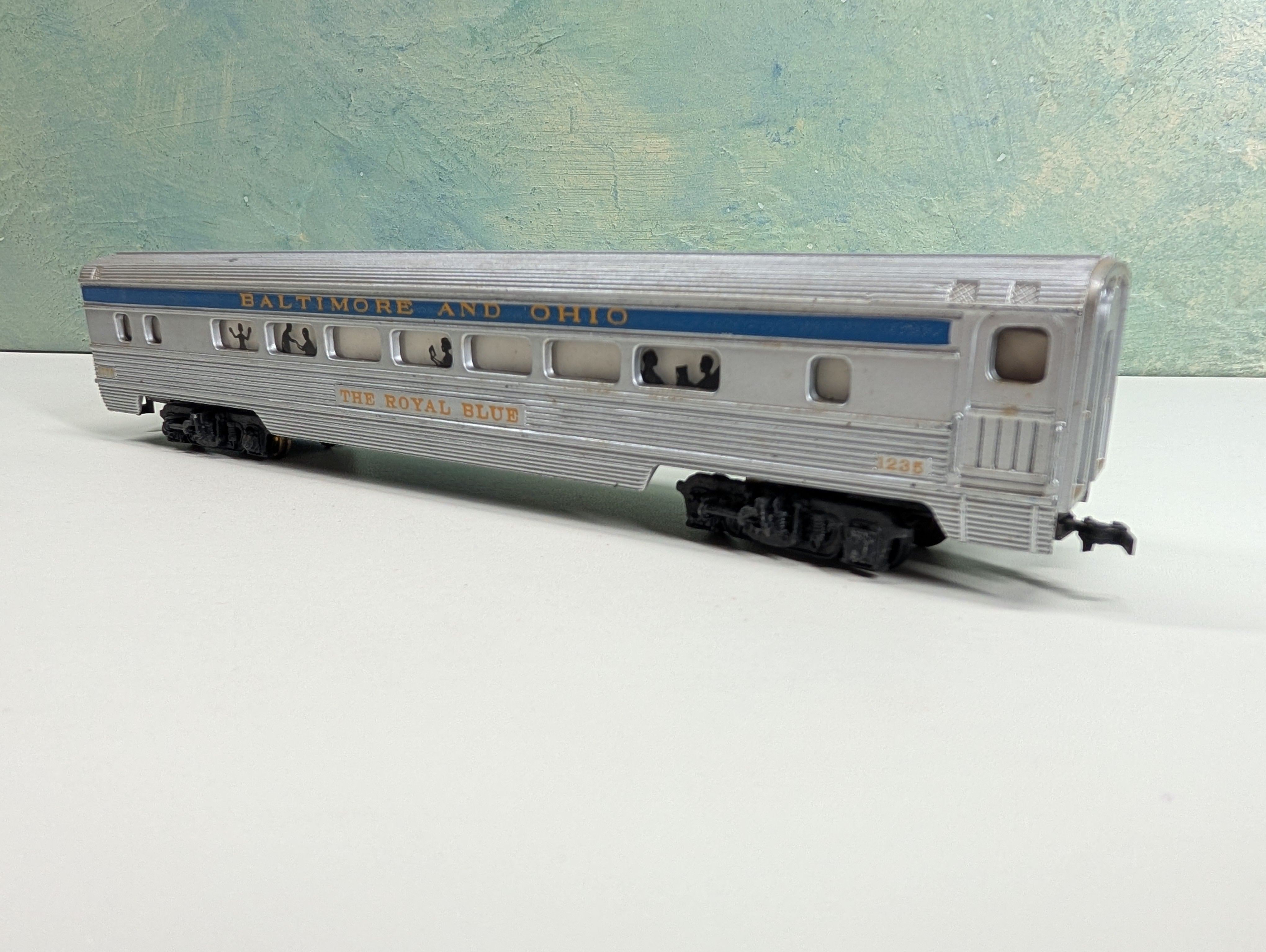 USED Tyco HO Scale Royal Blue Coach Passenger Car Baltimore and Ohio B&O #1235