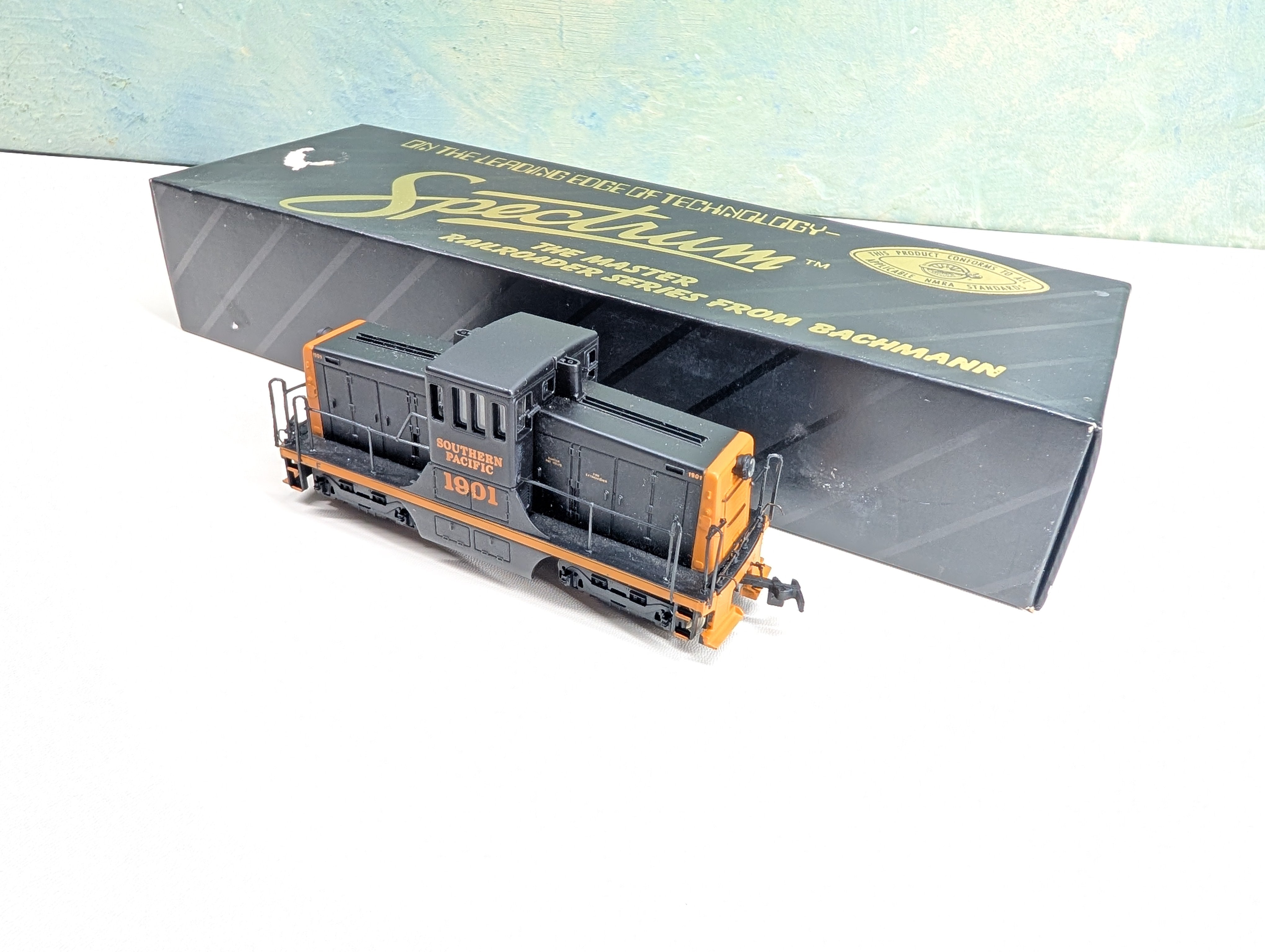 USED Bachmann 80016 HO Scale Spectrum GE 44-Ton Switcher Southern Pacific #1901 Tested! DC