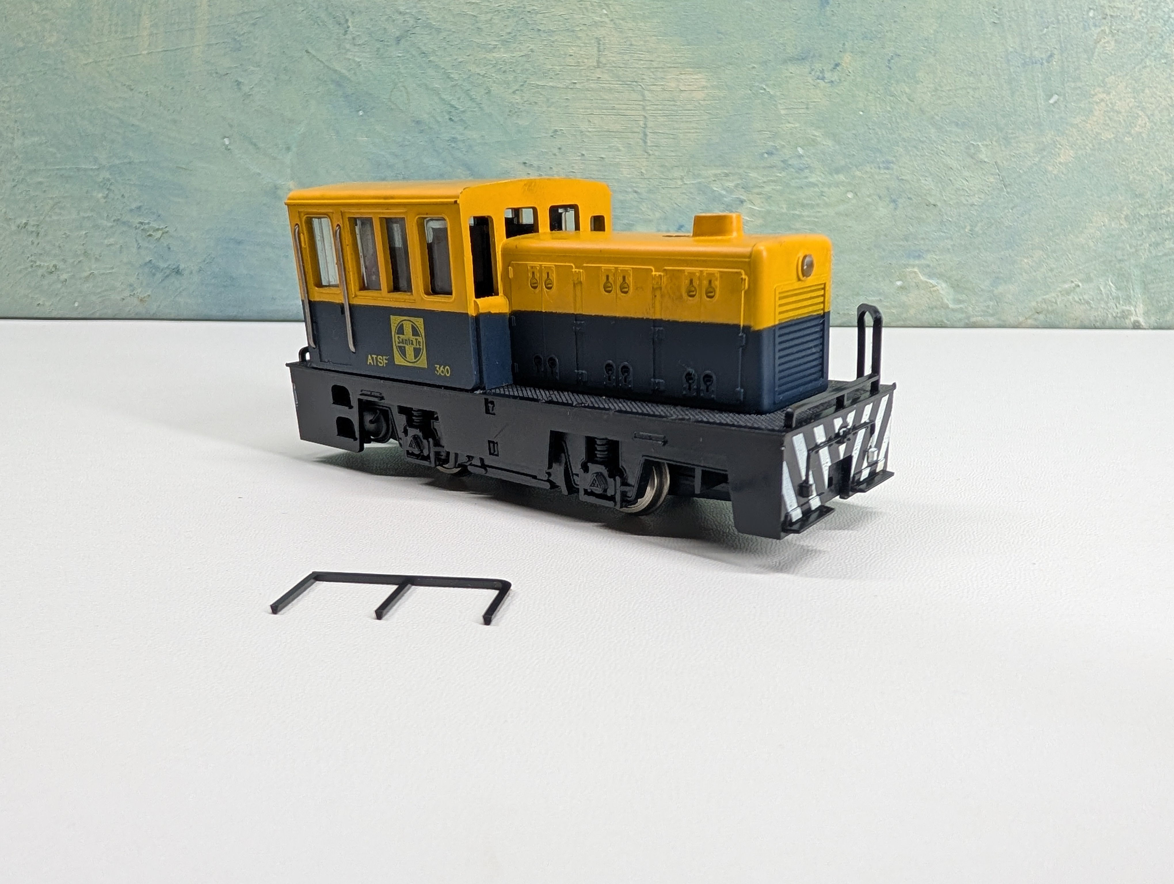 USED AHM 5153 HO Scale GE-35 Ton Switcher Santa Fe ATSF #360 Tested! DC