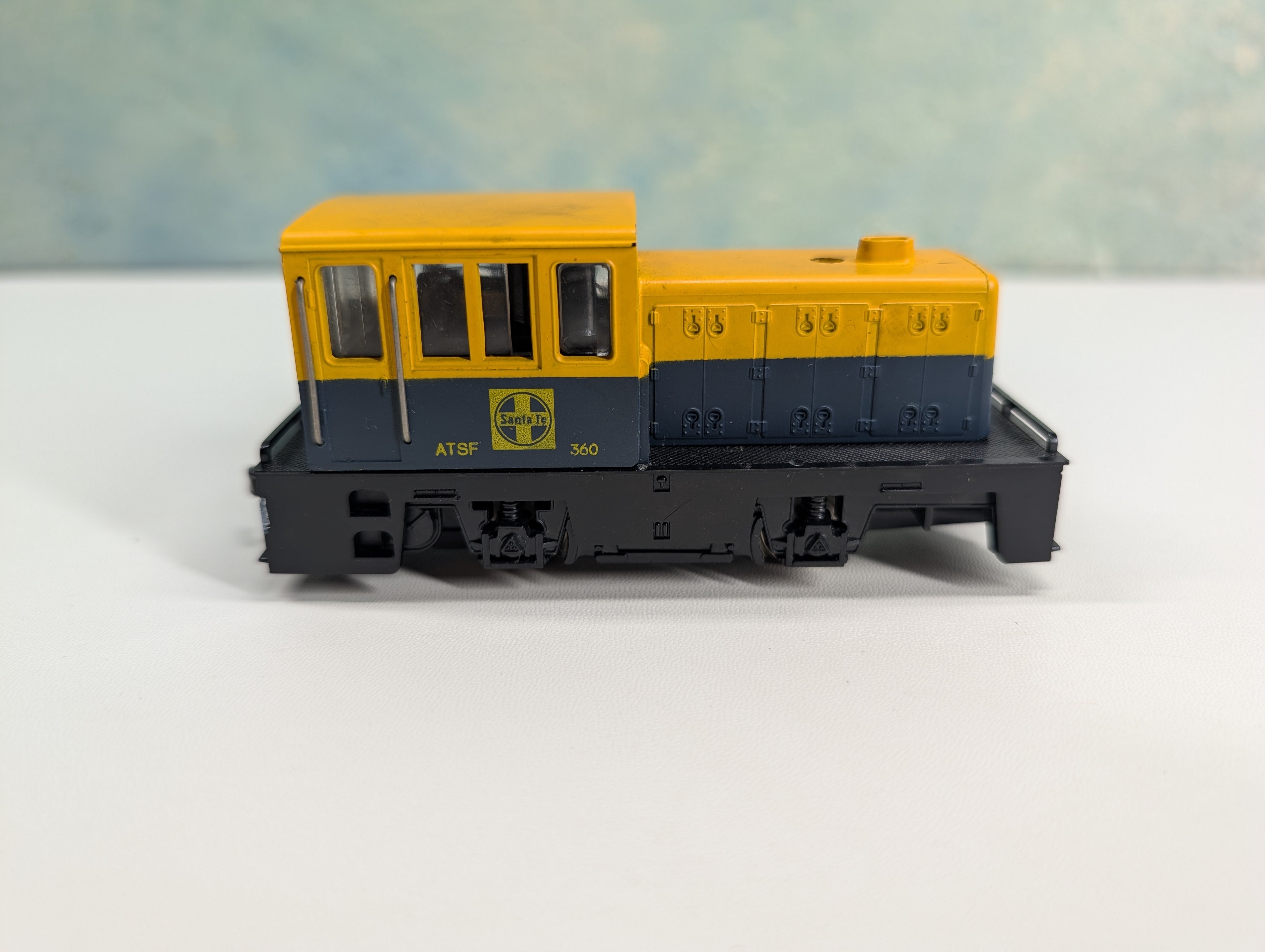 USED AHM 5153 HO Scale GE-35 Ton Switcher Santa Fe ATSF #360 Tested! DC