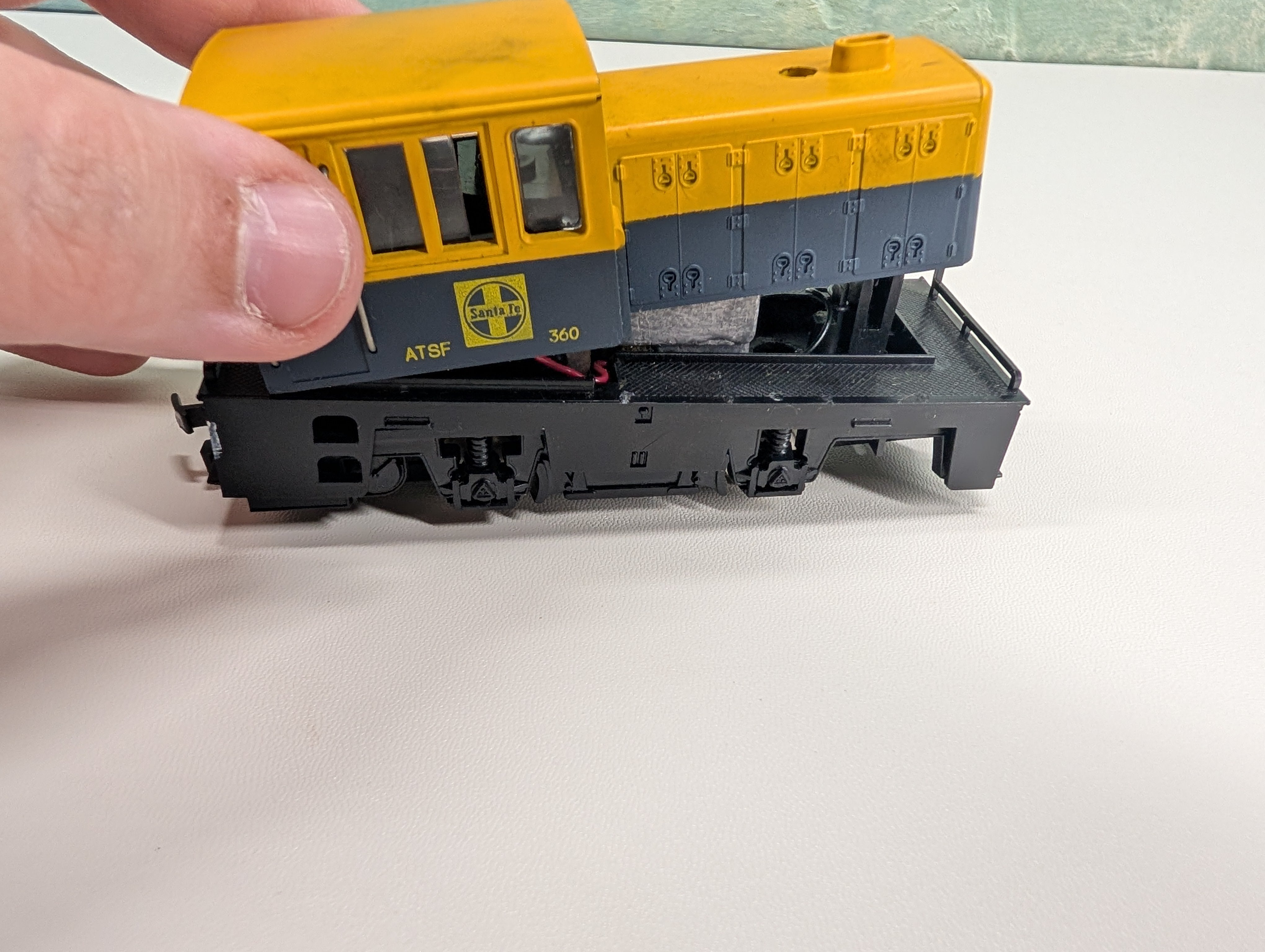 USED AHM 5153 HO Scale GE-35 Ton Switcher Santa Fe ATSF #360 Tested! DC