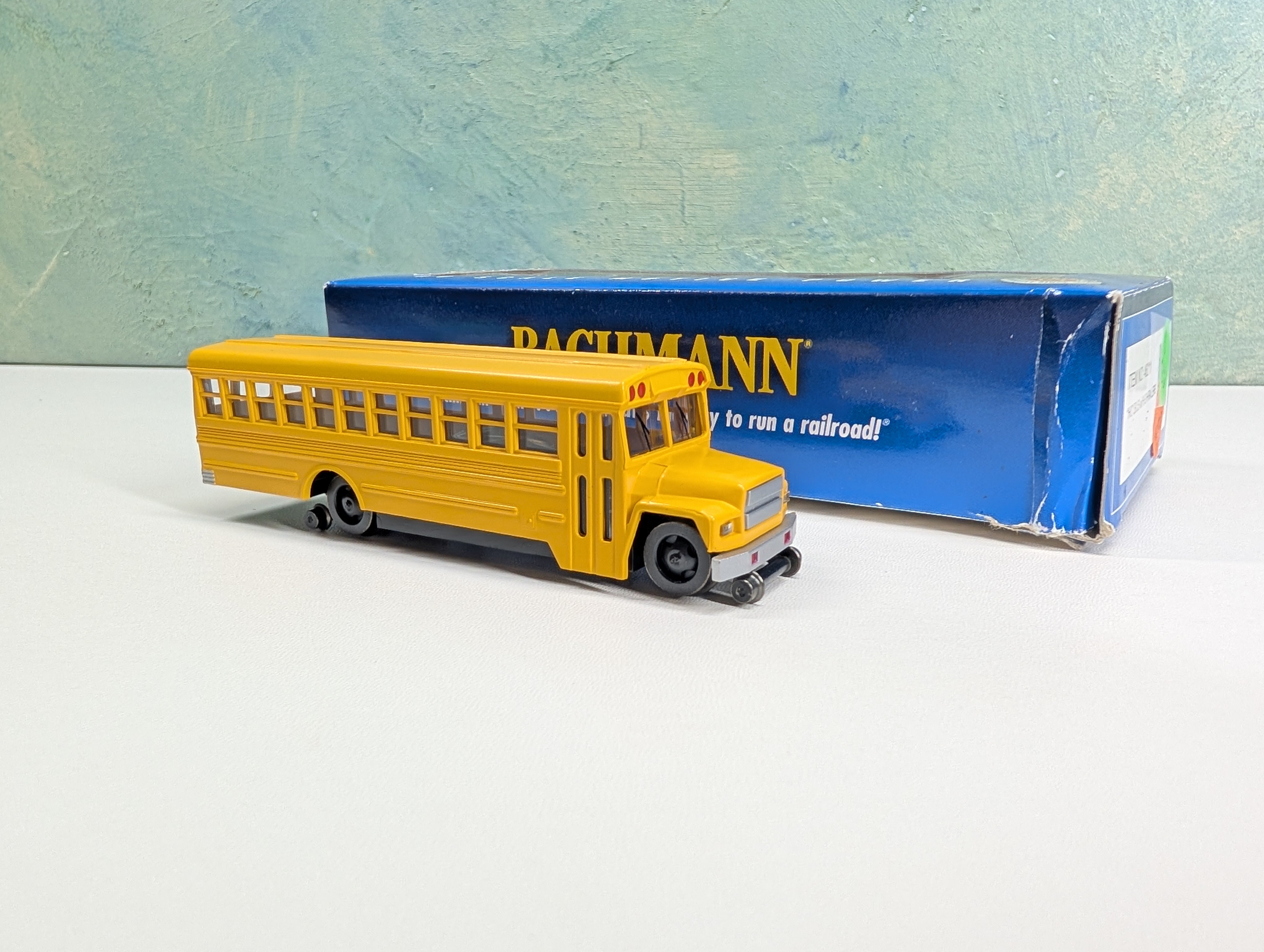 USED Bachmann 46211 HO Scale Bus w/ High Railers Tested! DC