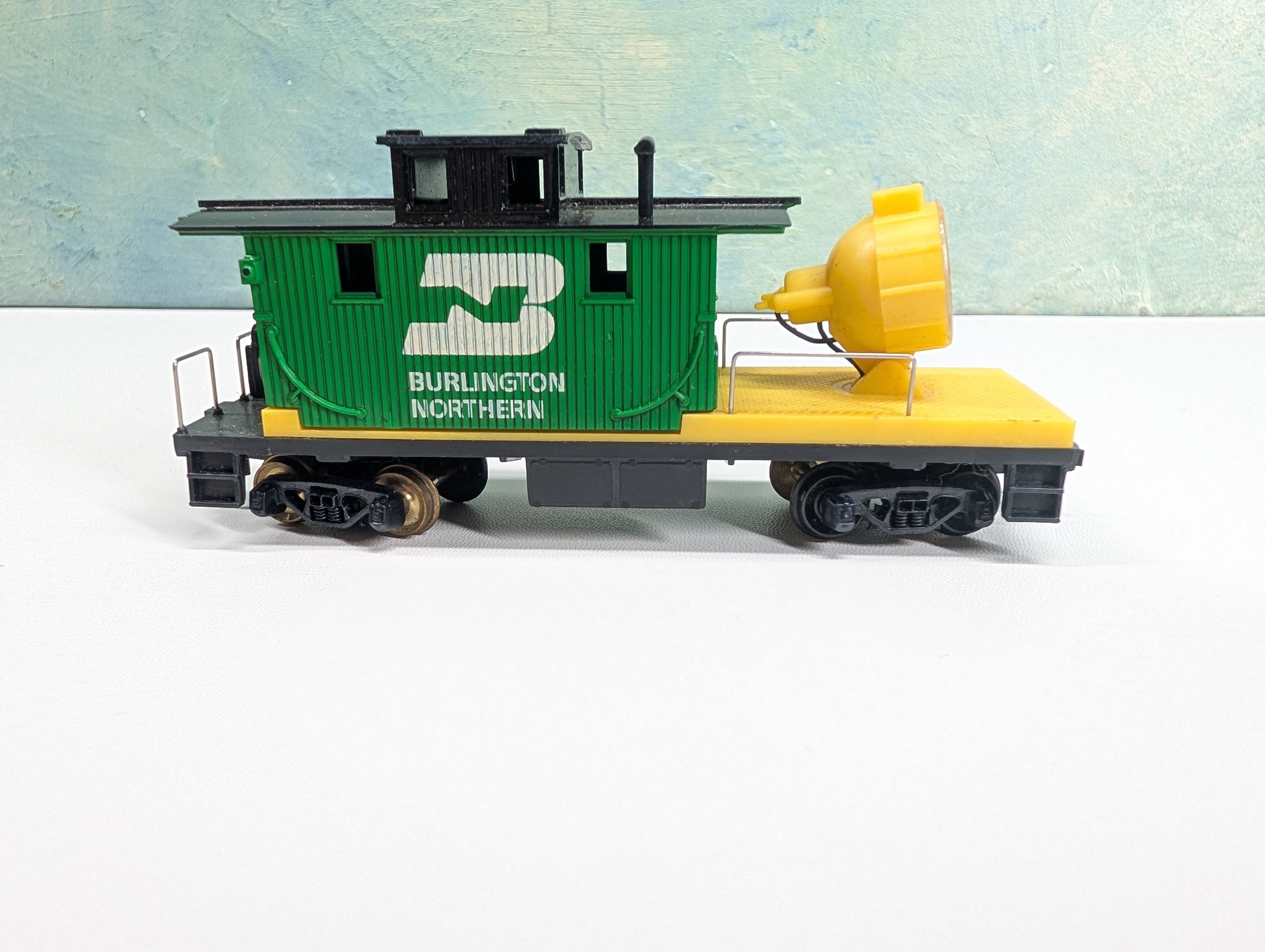 USED Tyco 346 HO Scale Operating Floodlight Car Burlington Northern Tested!